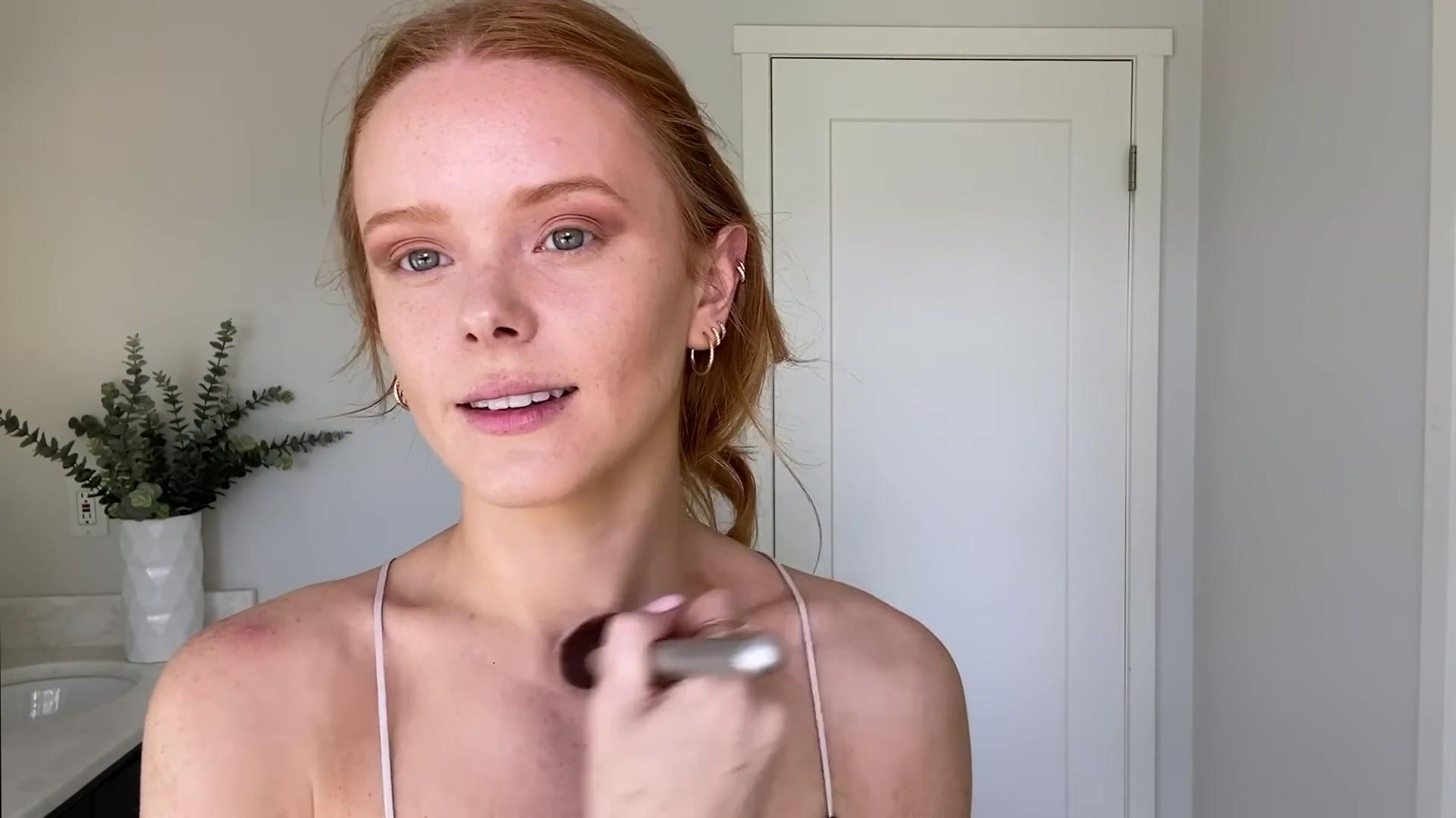 Abigail_EffortlessRedLipGuideRedHairedBeauty_Vogue21_1230.jpg