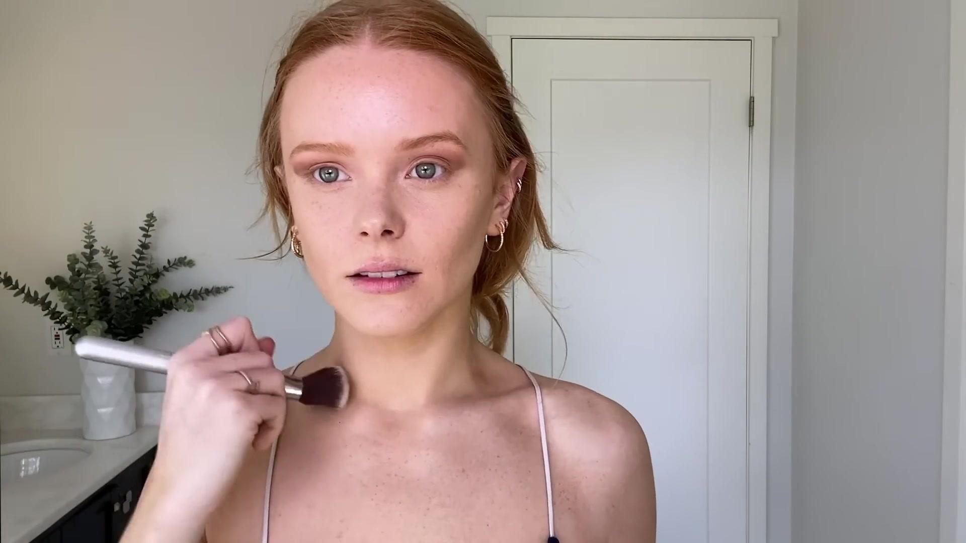 Abigail_EffortlessRedLipGuideRedHairedBeauty_Vogue21_1232.jpg