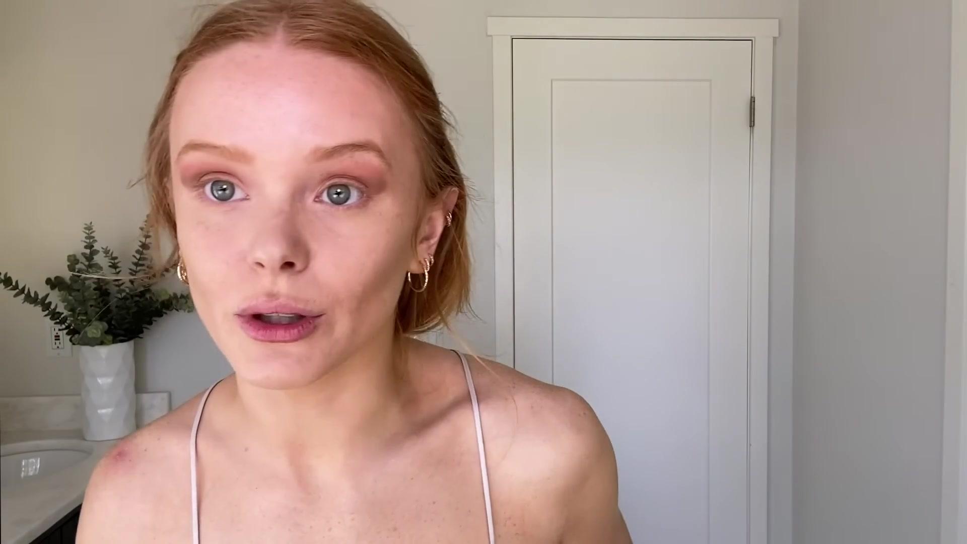Abigail_EffortlessRedLipGuideRedHairedBeauty_Vogue21_1236.jpg