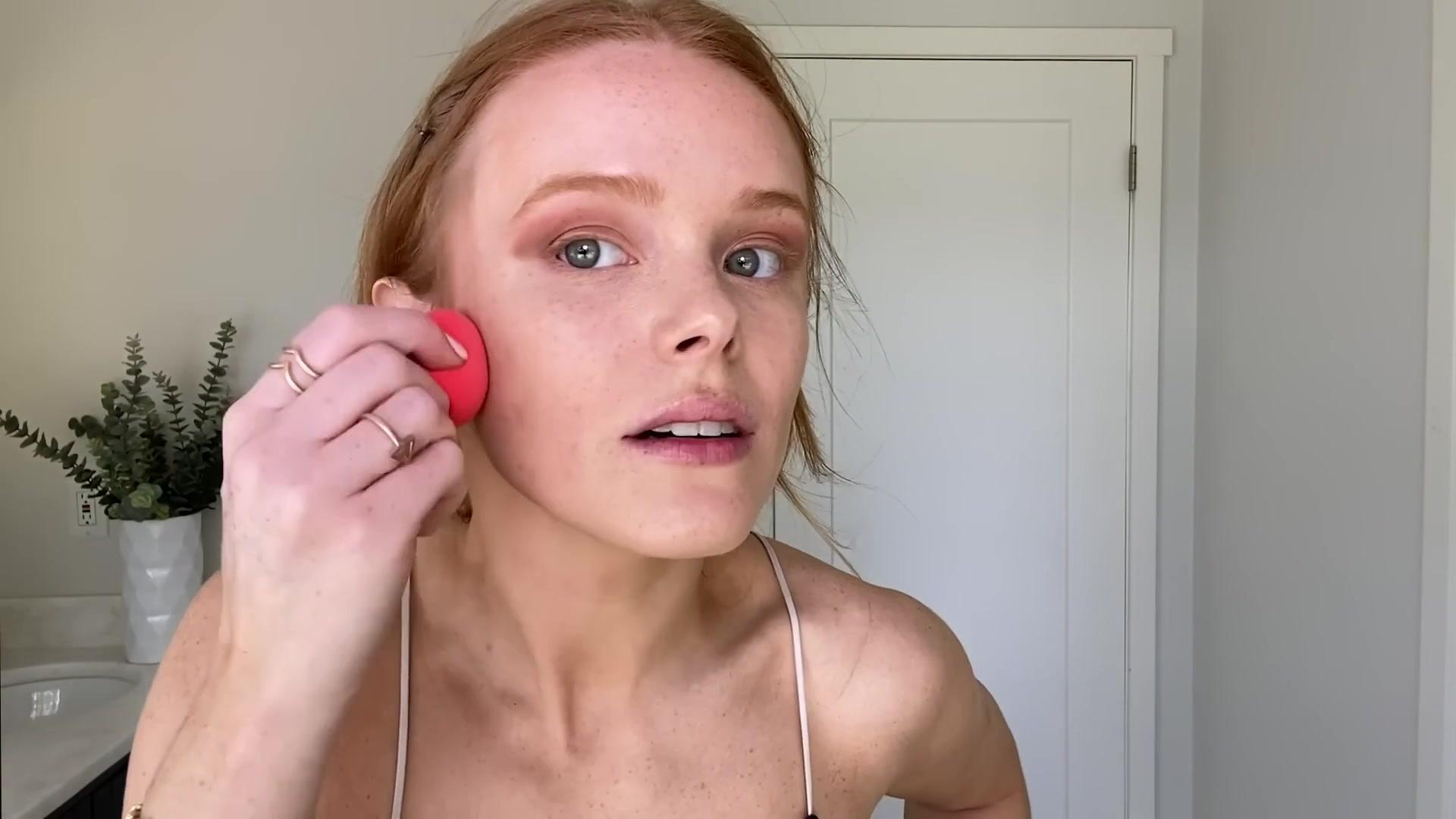 Abigail_EffortlessRedLipGuideRedHairedBeauty_Vogue21_1240.jpg
