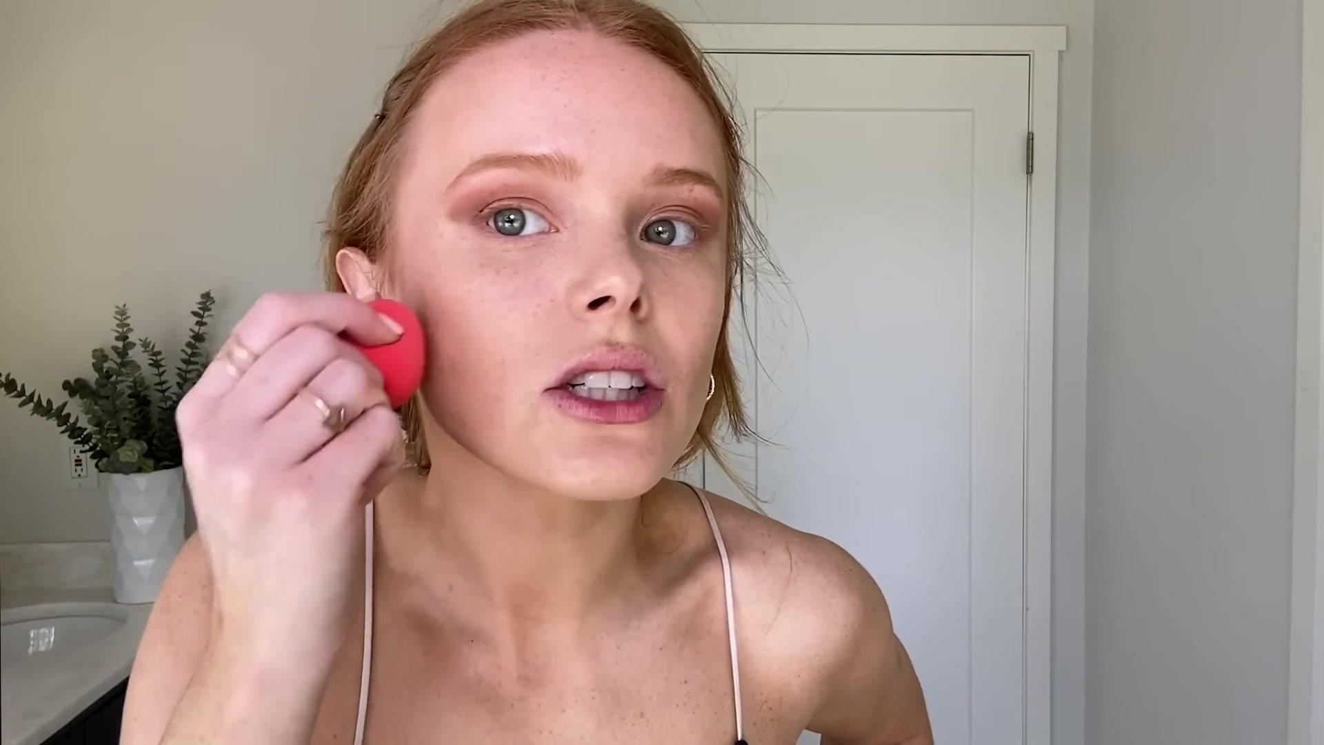 Abigail_EffortlessRedLipGuideRedHairedBeauty_Vogue21_1241.jpg Abigail_EffortlessRedLipGuideRedHairedBeauty_Vogue21_1241.jpg