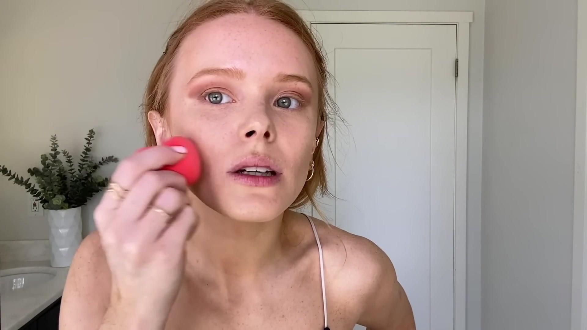 Abigail_EffortlessRedLipGuideRedHairedBeauty_Vogue21_1243.jpg