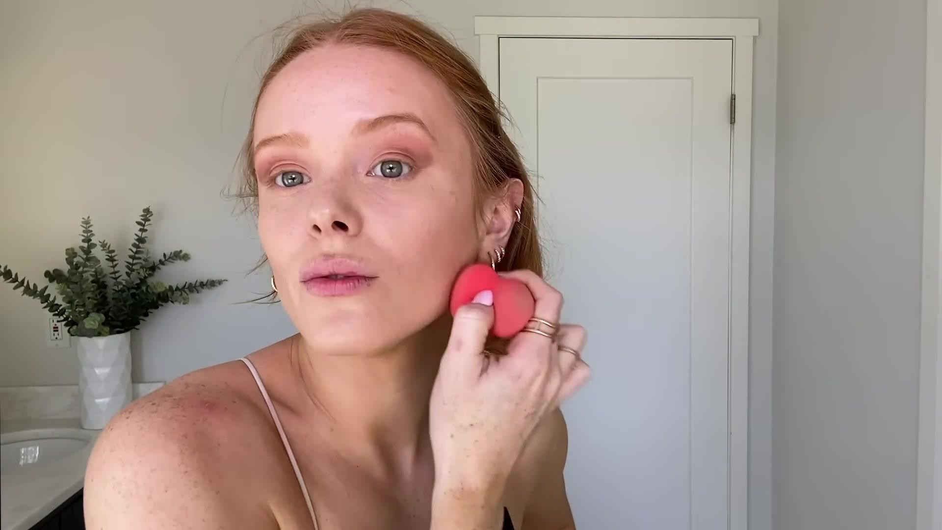 Abigail_EffortlessRedLipGuideRedHairedBeauty_Vogue21_1252.jpg