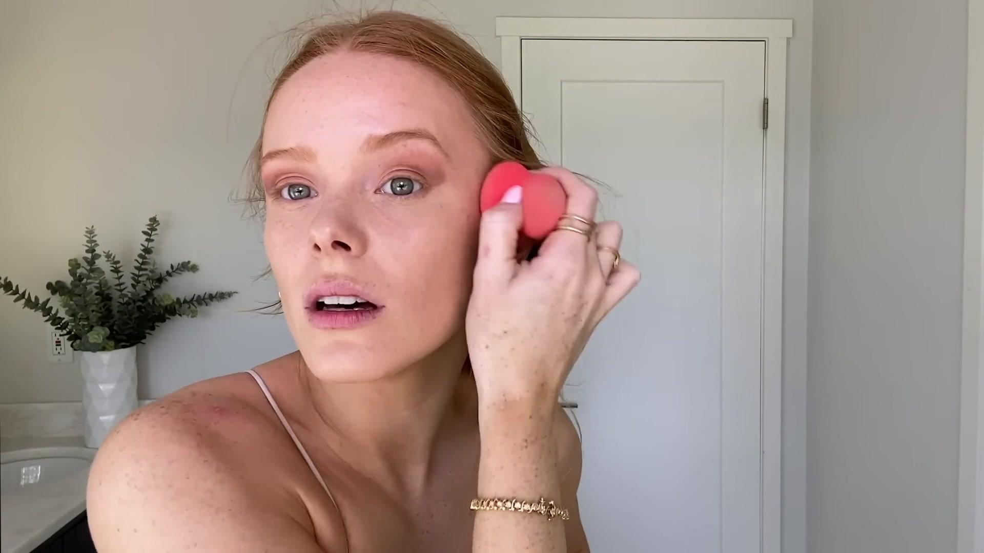 Abigail_EffortlessRedLipGuideRedHairedBeauty_Vogue21_1253.jpg