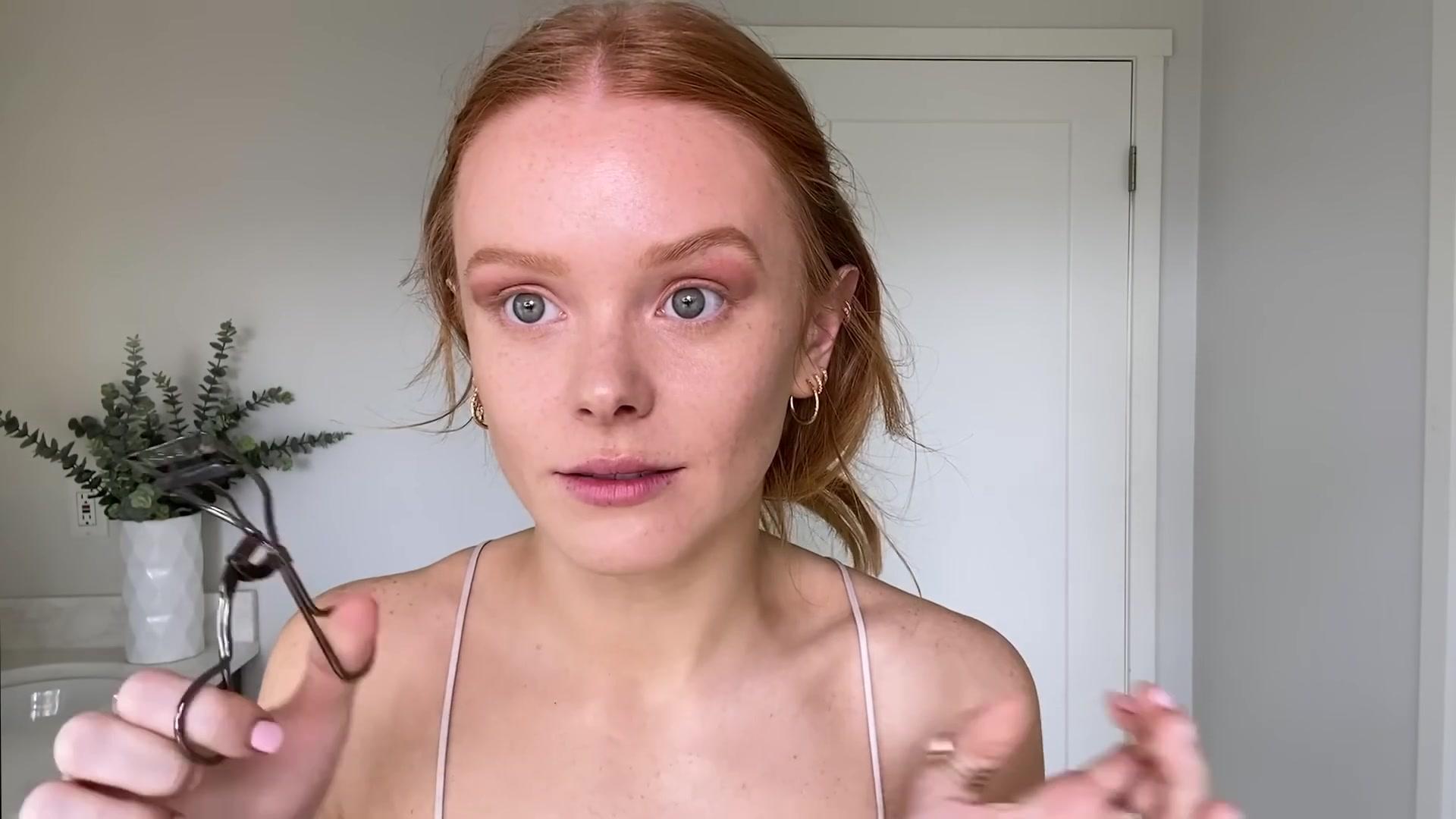 Abigail_EffortlessRedLipGuideRedHairedBeauty_Vogue21_1331.jpg