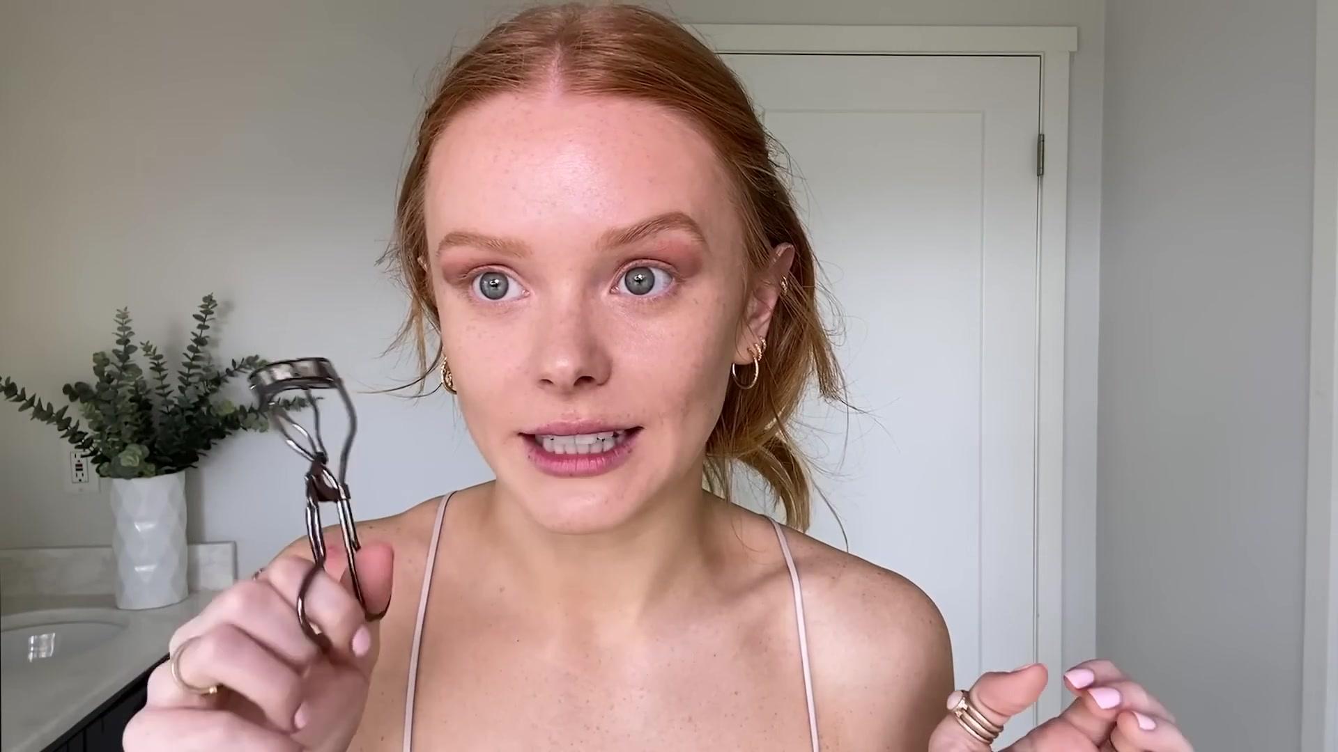 Abigail_EffortlessRedLipGuideRedHairedBeauty_Vogue21_1332.jpg
