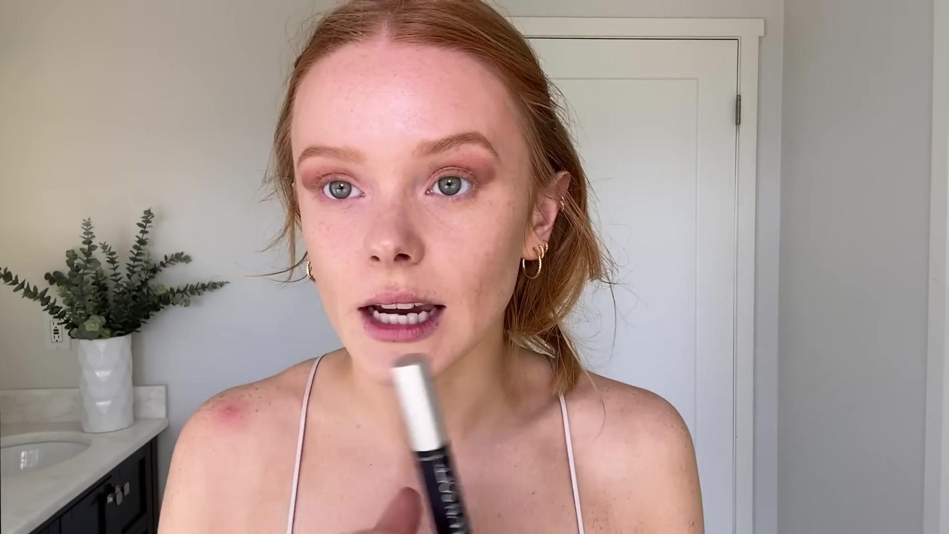 Abigail_EffortlessRedLipGuideRedHairedBeauty_Vogue21_1359.jpg