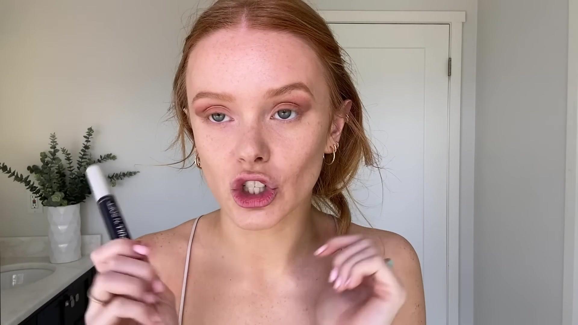 Abigail_EffortlessRedLipGuideRedHairedBeauty_Vogue21_1367.jpg