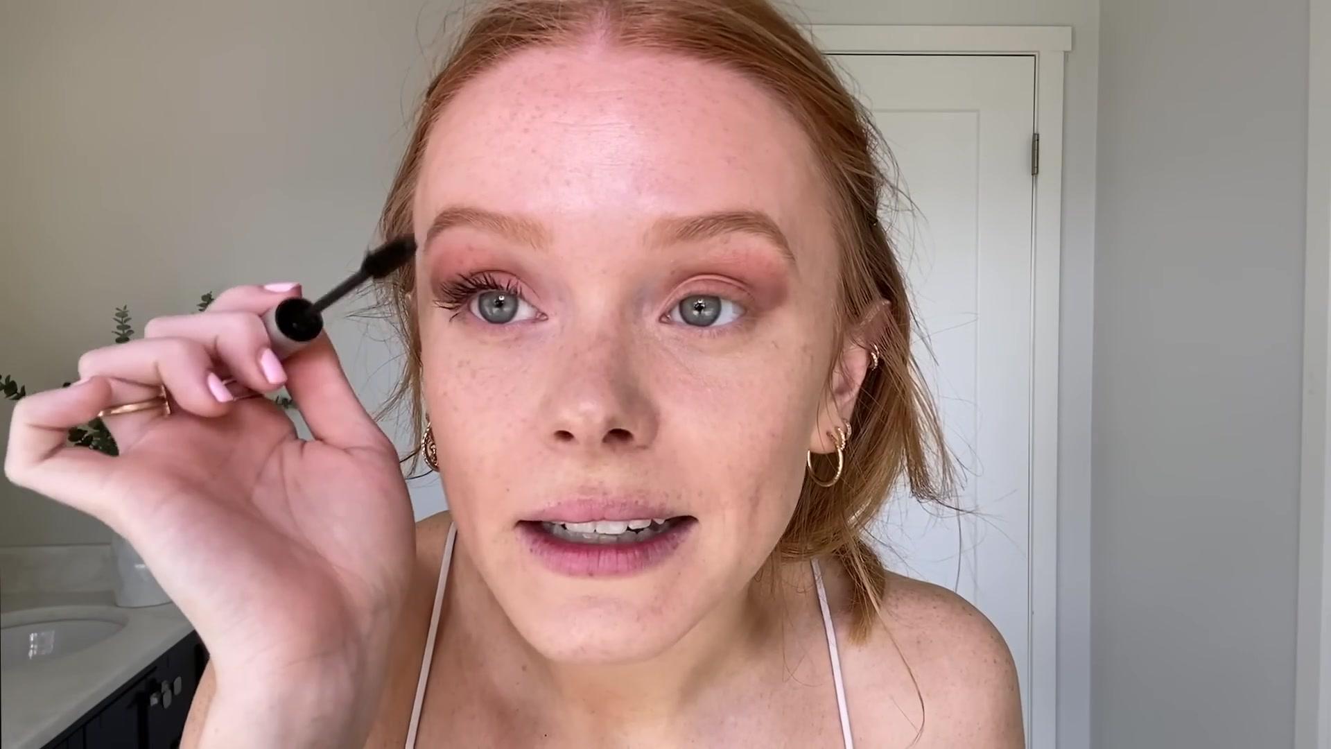 Abigail_EffortlessRedLipGuideRedHairedBeauty_Vogue21_1458.jpg