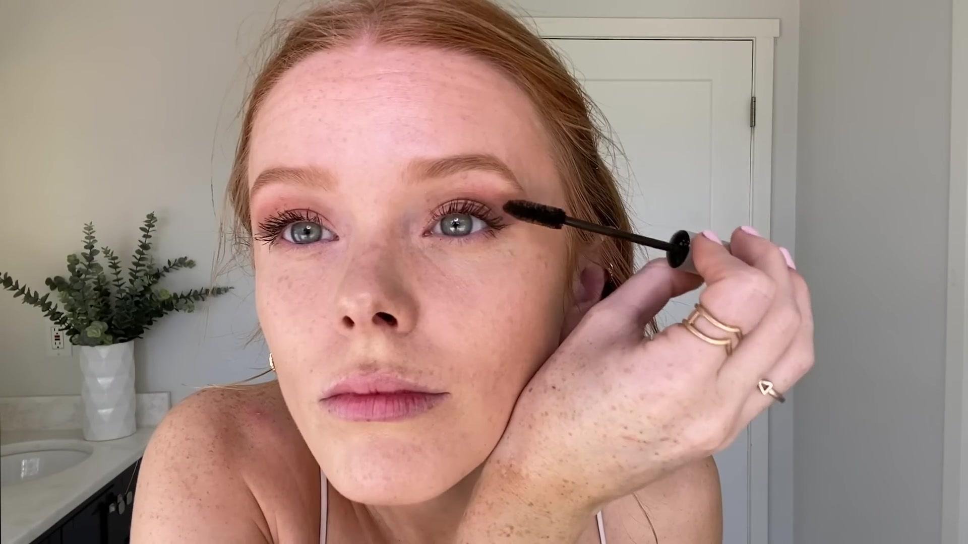 Abigail_EffortlessRedLipGuideRedHairedBeauty_Vogue21_1484.jpg Abigail_EffortlessRedLipGuideRedHairedBeauty_Vogue21_1484.jpg