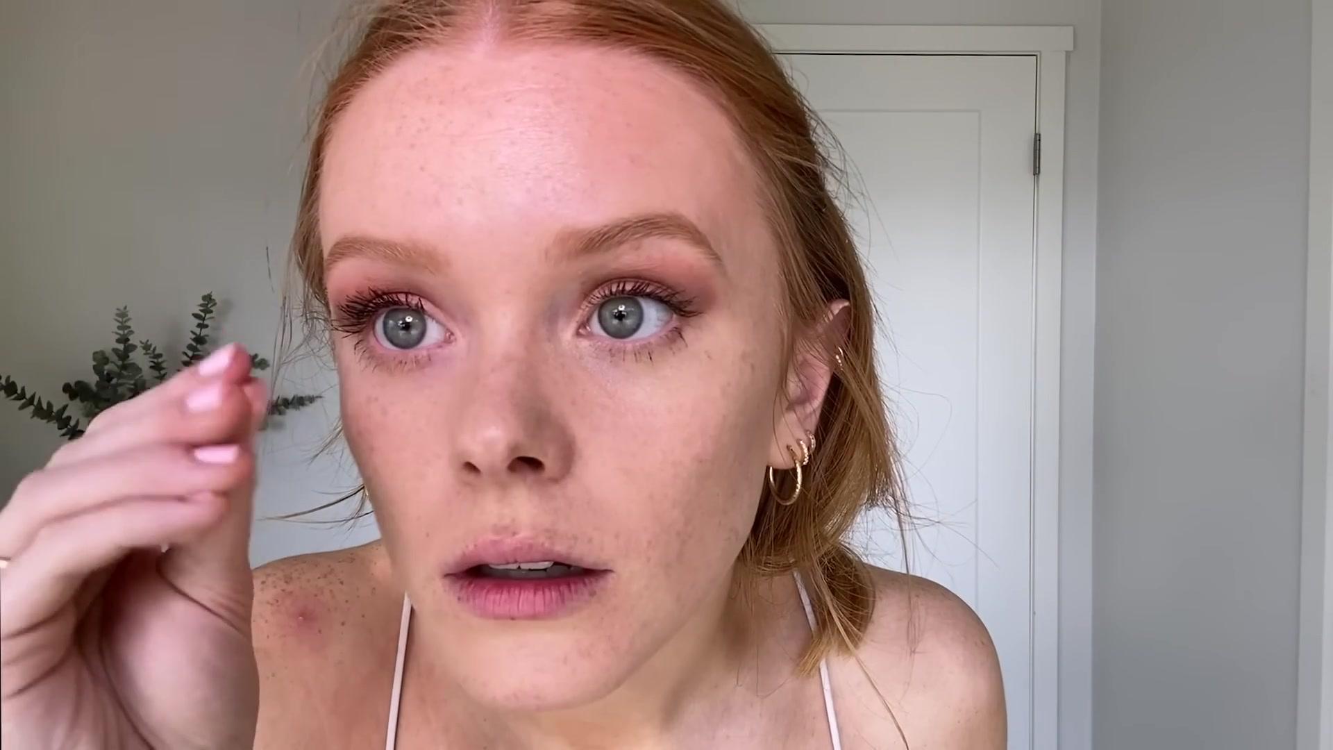 Abigail_EffortlessRedLipGuideRedHairedBeauty_Vogue21_1501.jpg