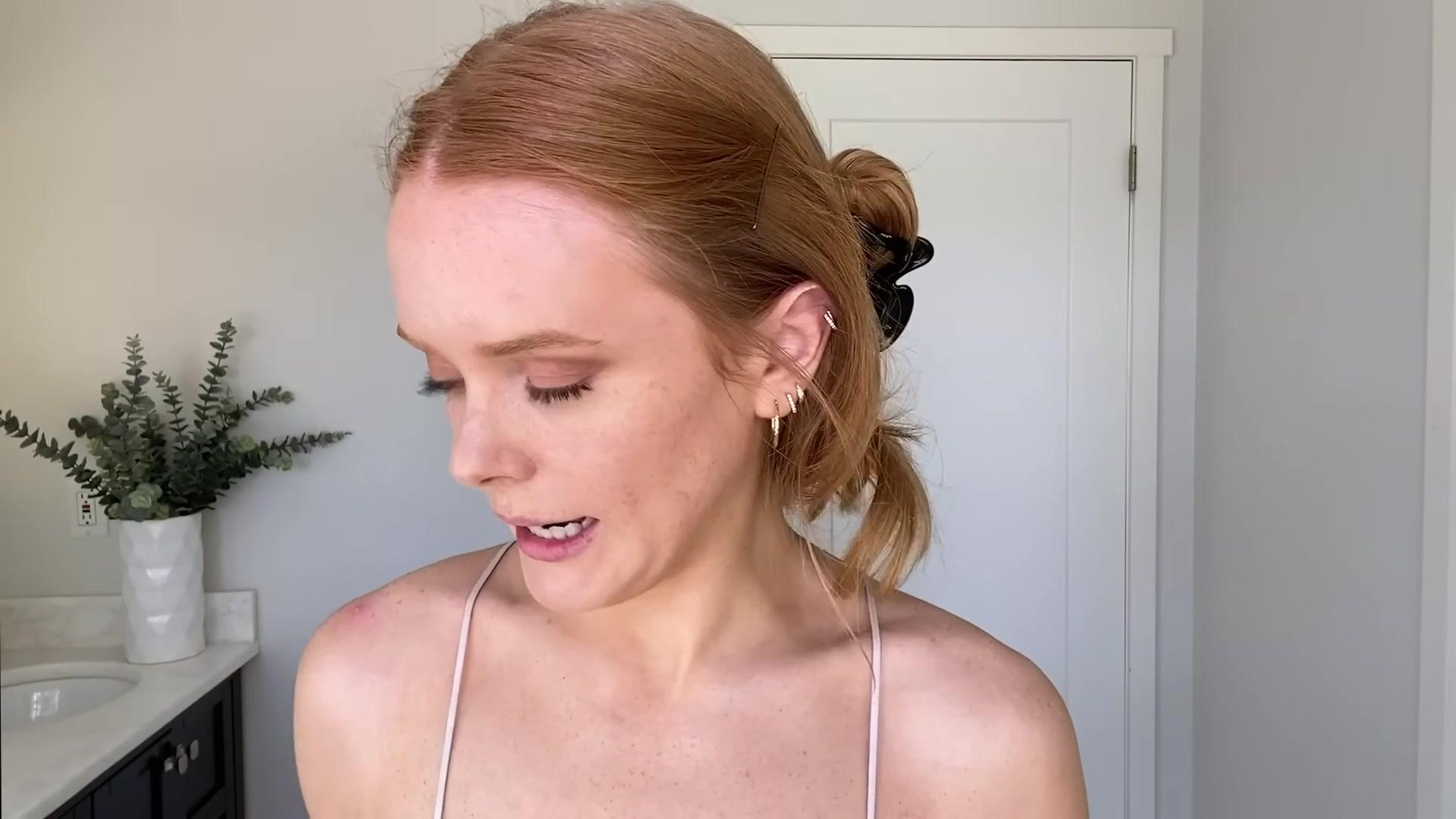 Abigail_EffortlessRedLipGuideRedHairedBeauty_Vogue21_1523.jpg