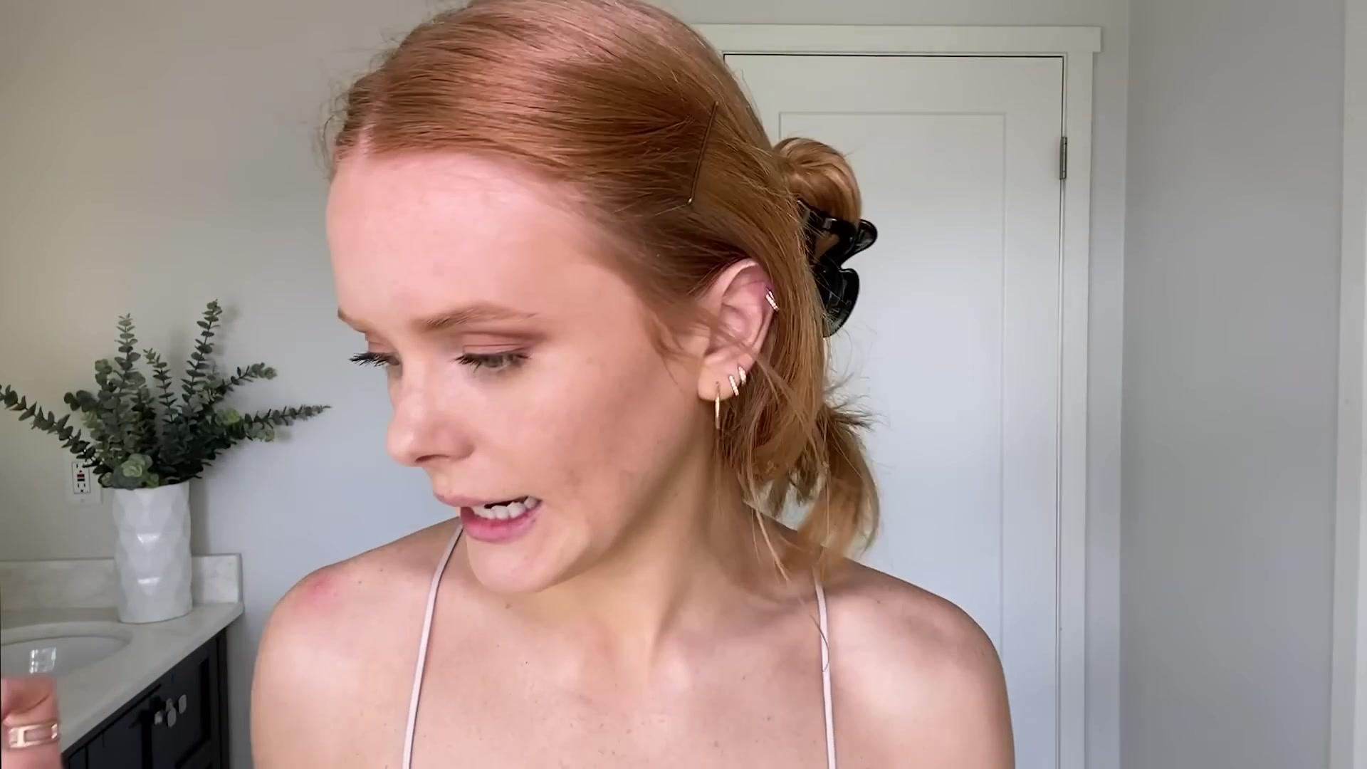 Abigail_EffortlessRedLipGuideRedHairedBeauty_Vogue21_1539.jpg
