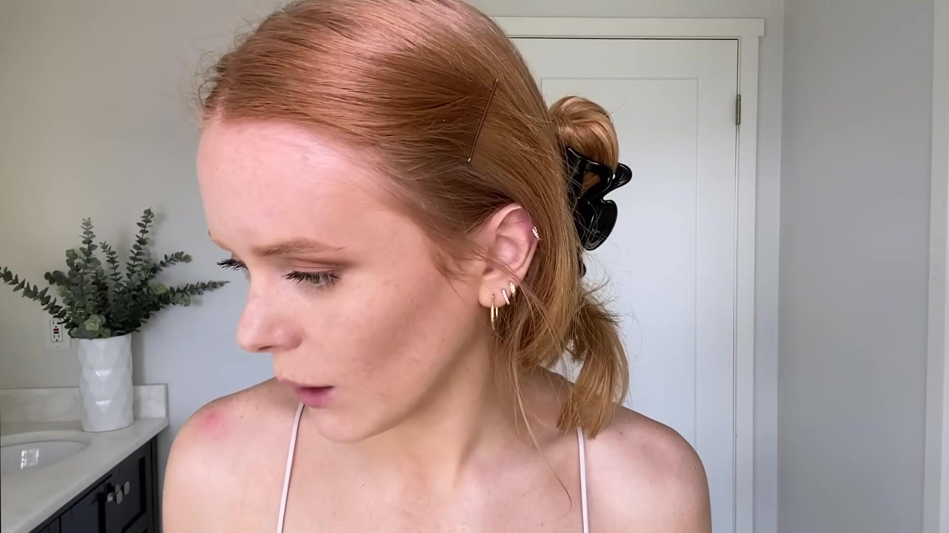 Abigail_EffortlessRedLipGuideRedHairedBeauty_Vogue21_1540.jpg