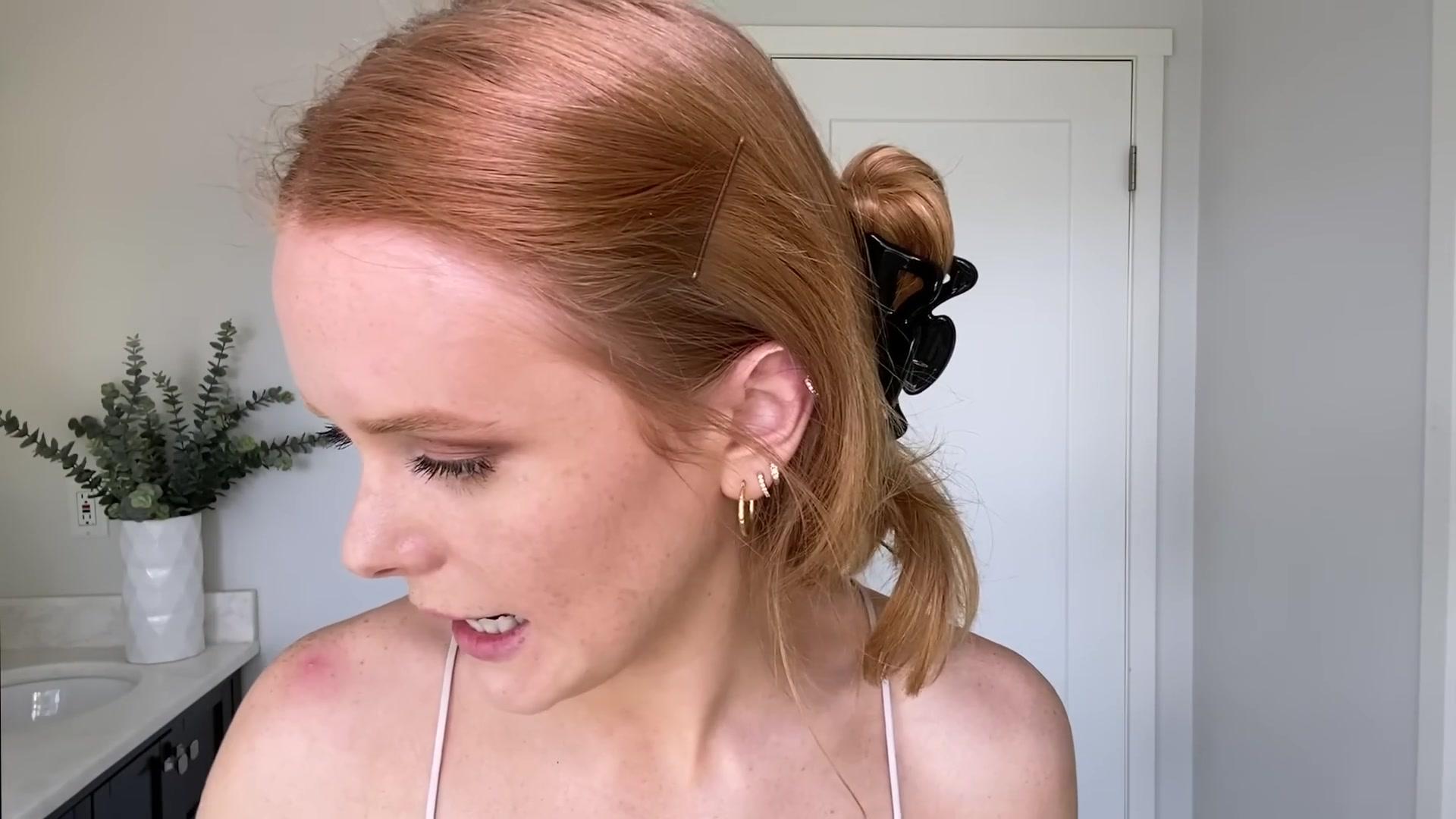 Abigail_EffortlessRedLipGuideRedHairedBeauty_Vogue21_1542.jpg
