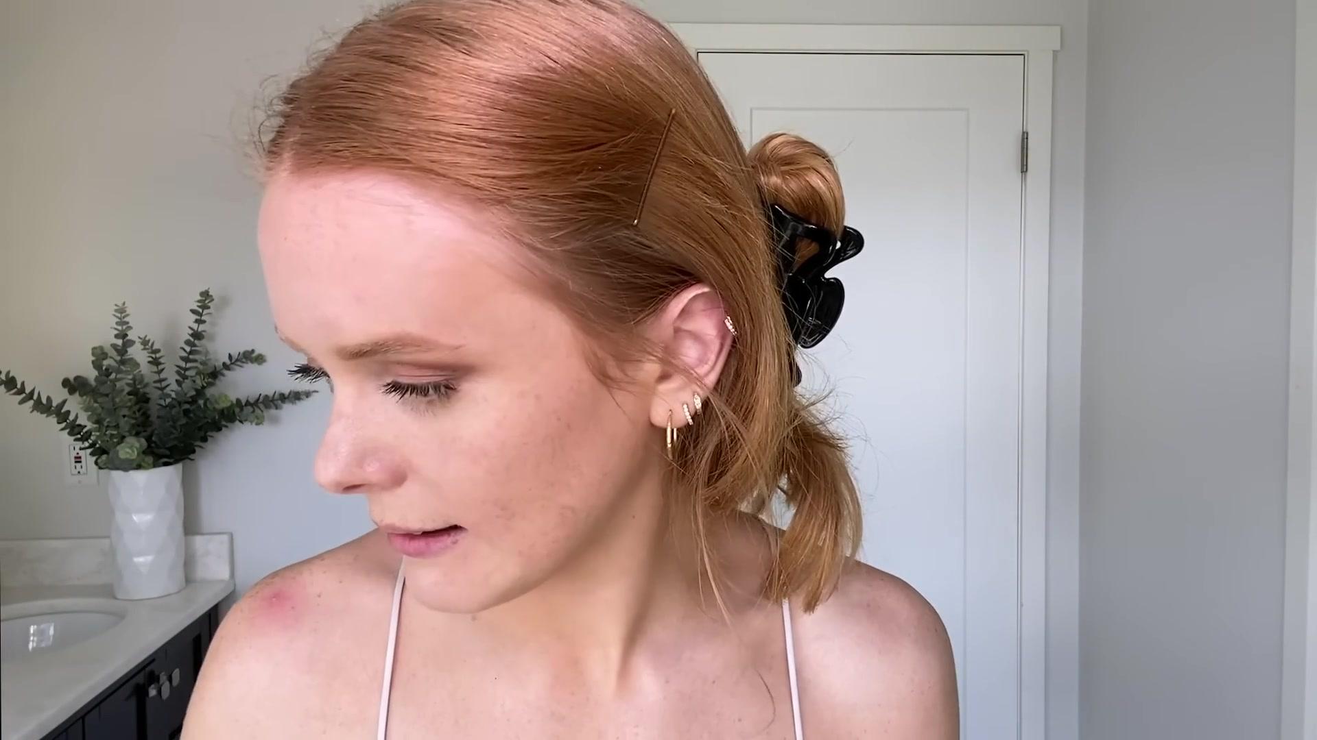 Abigail_EffortlessRedLipGuideRedHairedBeauty_Vogue21_1543.jpg