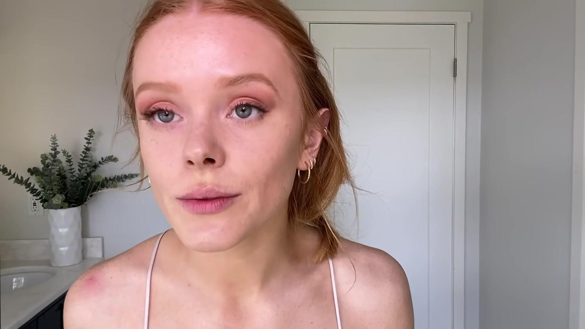Abigail_EffortlessRedLipGuideRedHairedBeauty_Vogue21_1548.jpg