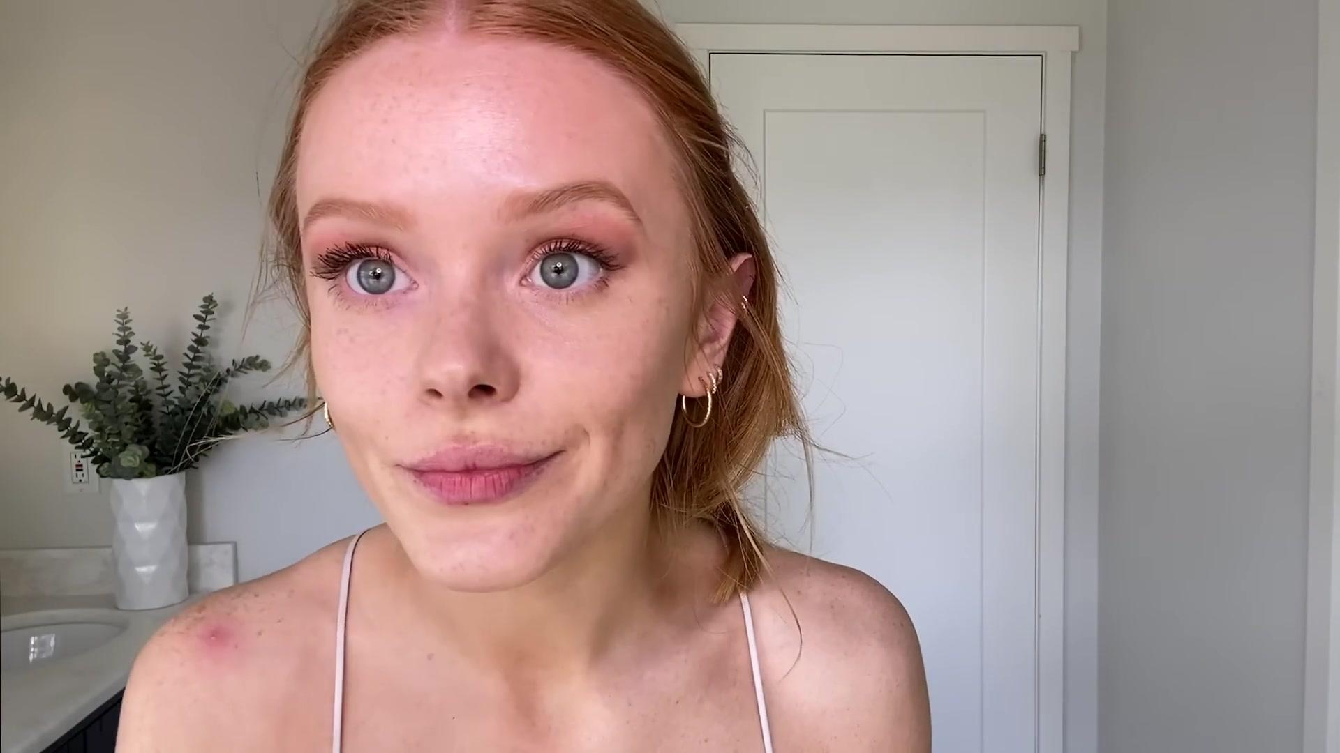Abigail_EffortlessRedLipGuideRedHairedBeauty_Vogue21_1549.jpg
