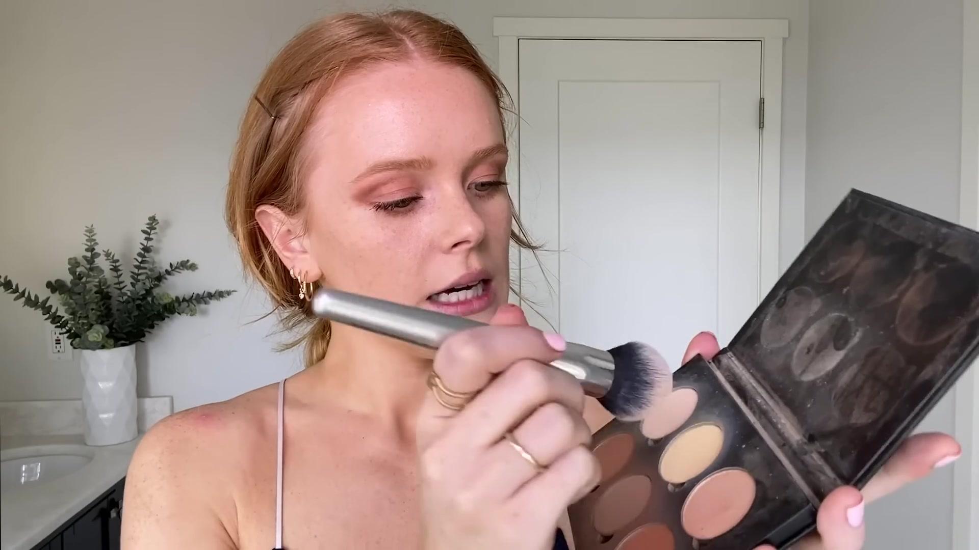 Abigail_EffortlessRedLipGuideRedHairedBeauty_Vogue21_1601.jpg