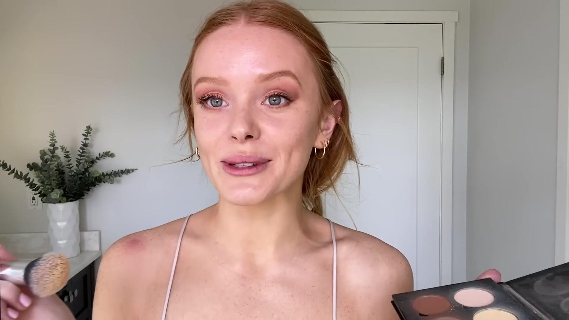Abigail_EffortlessRedLipGuideRedHairedBeauty_Vogue21_1602.jpg