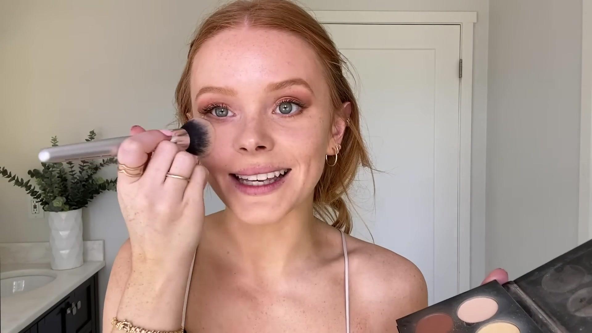 Abigail_EffortlessRedLipGuideRedHairedBeauty_Vogue21_1615.jpg