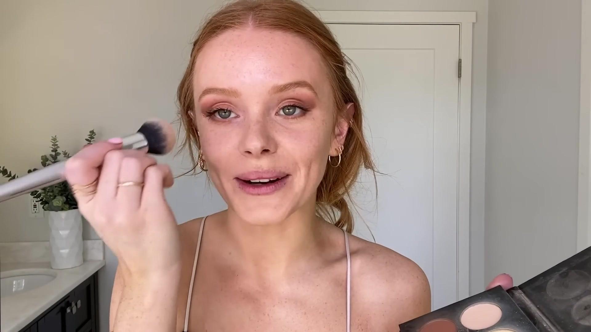 Abigail_EffortlessRedLipGuideRedHairedBeauty_Vogue21_1616.jpg