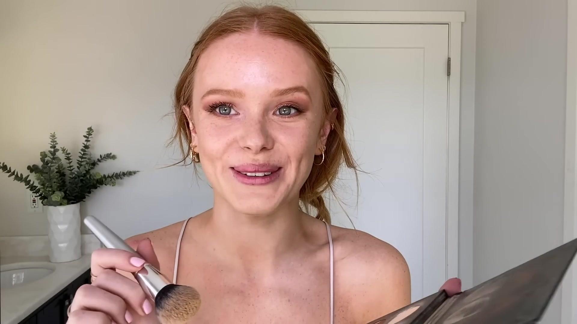 Abigail_EffortlessRedLipGuideRedHairedBeauty_Vogue21_1642.jpg