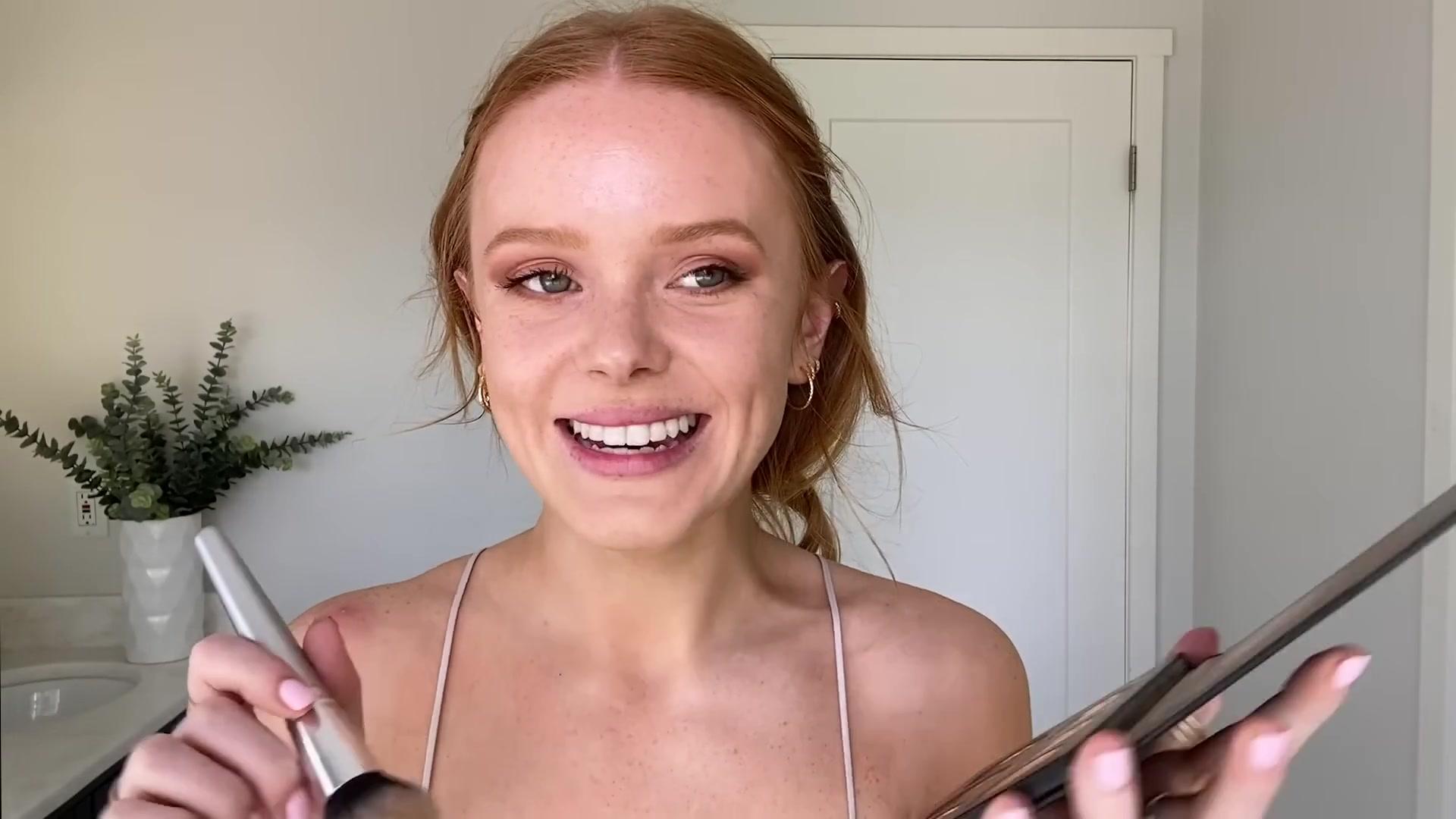 Abigail_EffortlessRedLipGuideRedHairedBeauty_Vogue21_1643.jpg