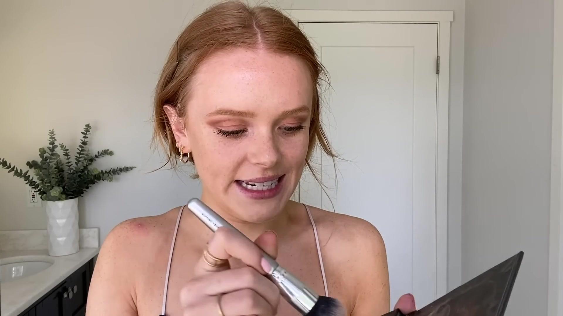 Abigail_EffortlessRedLipGuideRedHairedBeauty_Vogue21_1651.jpg