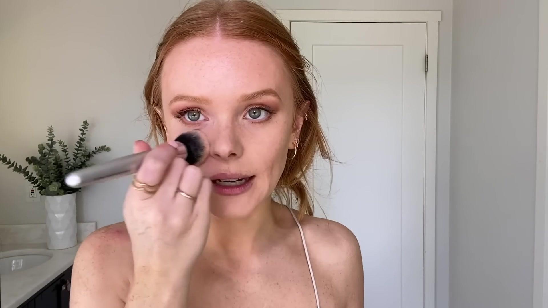 Abigail_EffortlessRedLipGuideRedHairedBeauty_Vogue21_1669.jpg