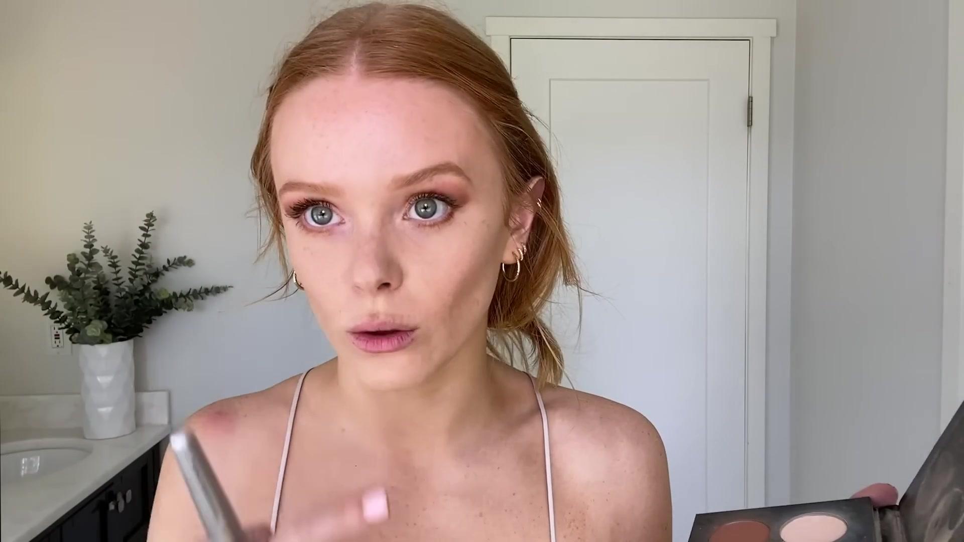 Abigail_EffortlessRedLipGuideRedHairedBeauty_Vogue21_1686.jpg