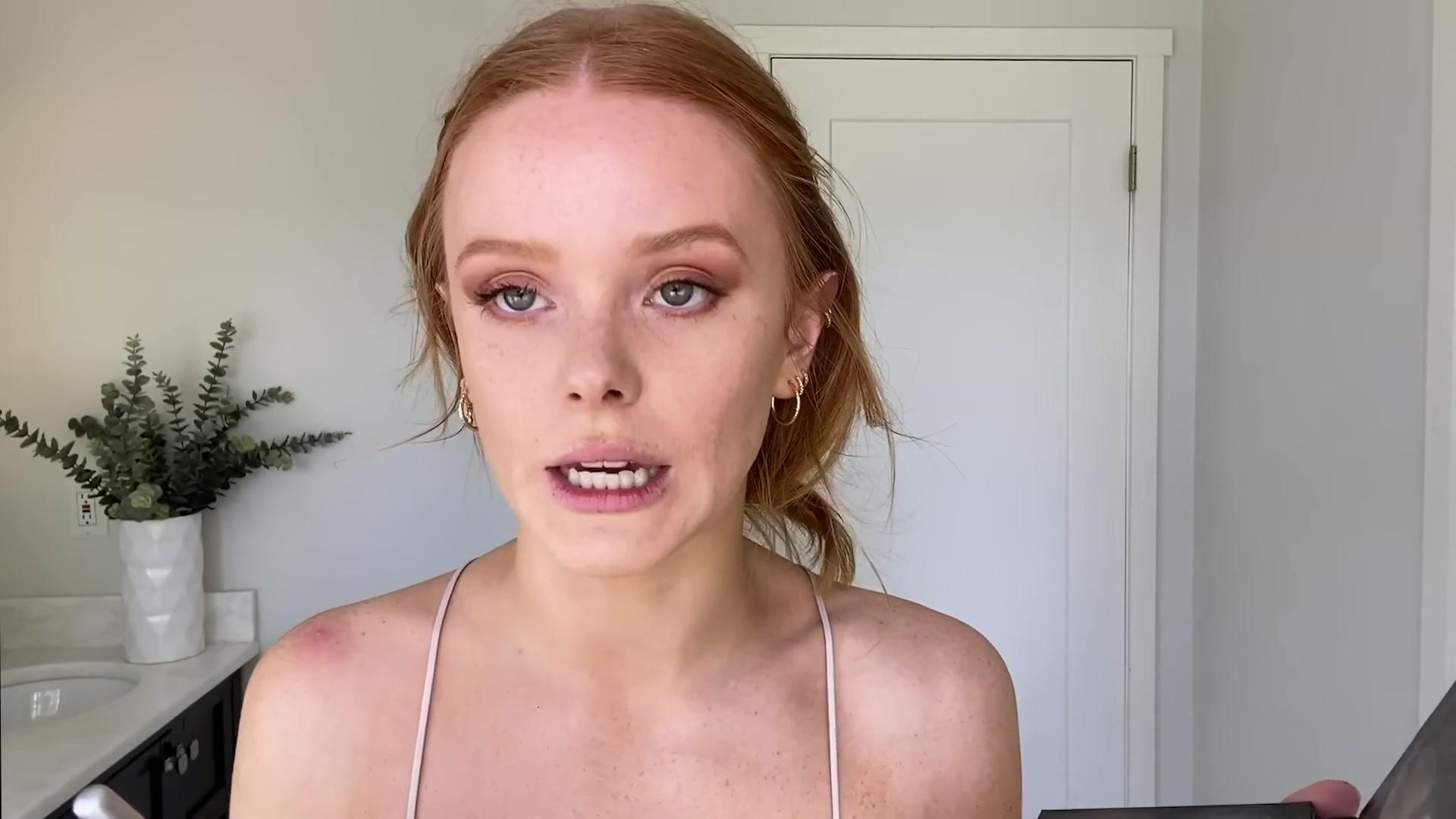 Abigail_EffortlessRedLipGuideRedHairedBeauty_Vogue21_1687.jpg