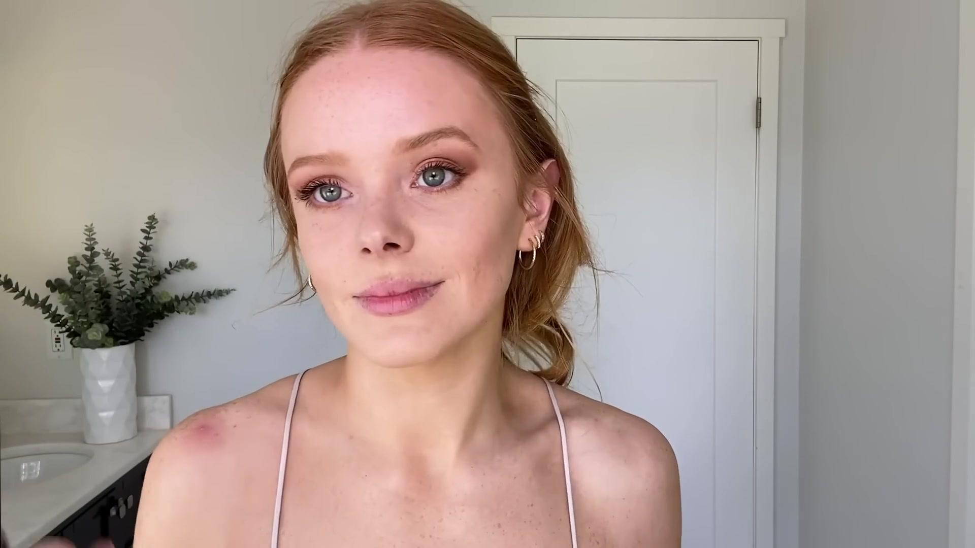 Abigail_EffortlessRedLipGuideRedHairedBeauty_Vogue21_1698.jpg