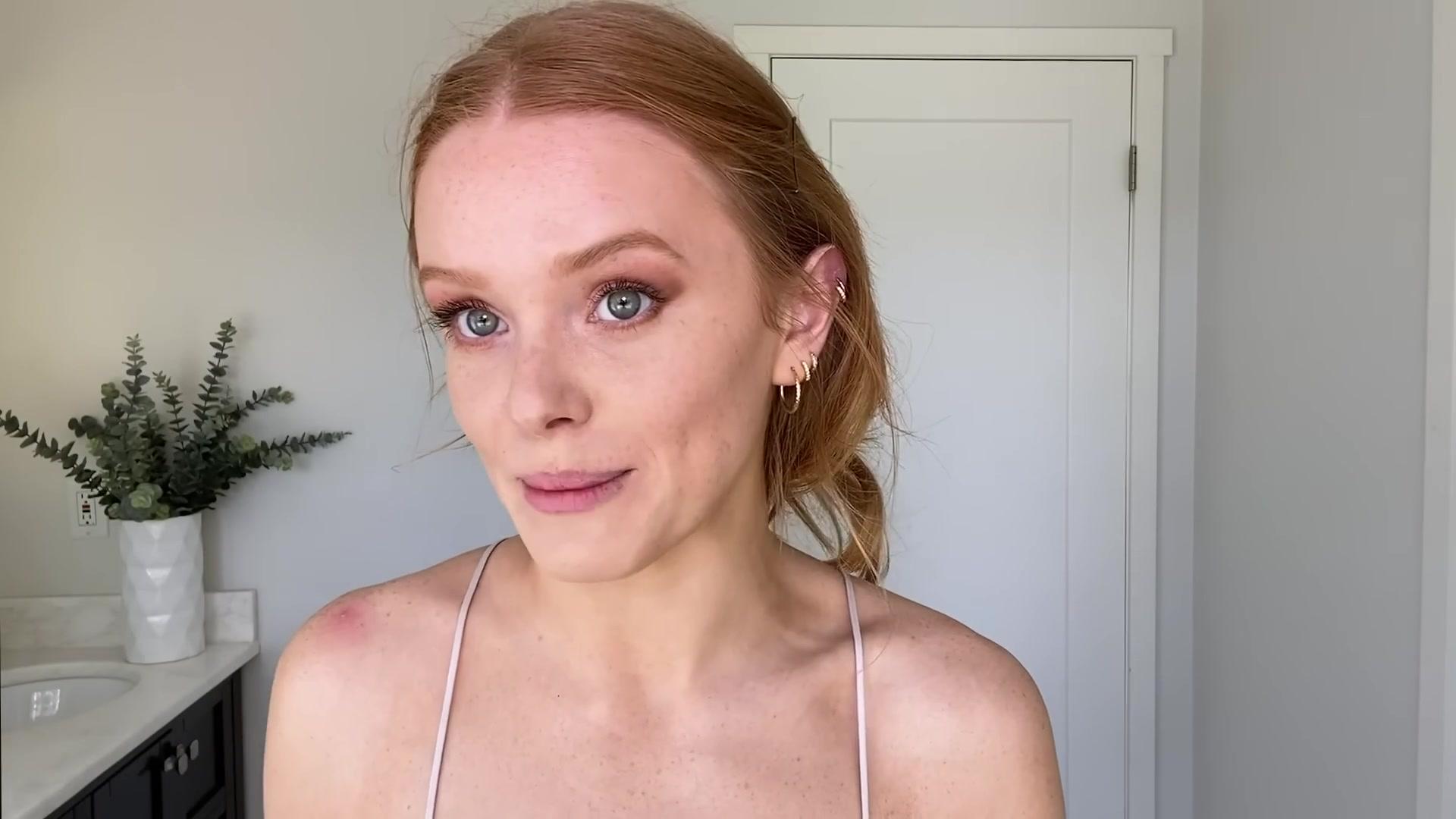 Abigail_EffortlessRedLipGuideRedHairedBeauty_Vogue21_1701.jpg