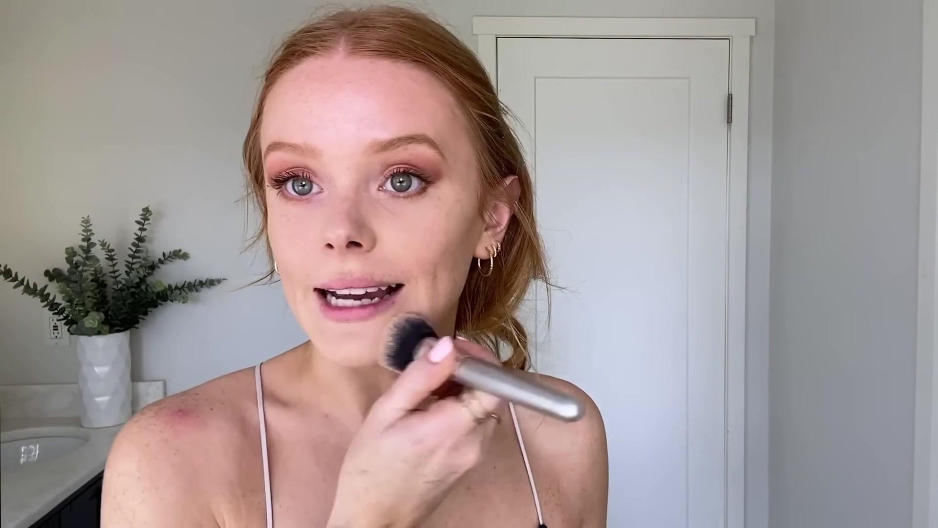 Abigail_EffortlessRedLipGuideRedHairedBeauty_Vogue21_1712.jpg