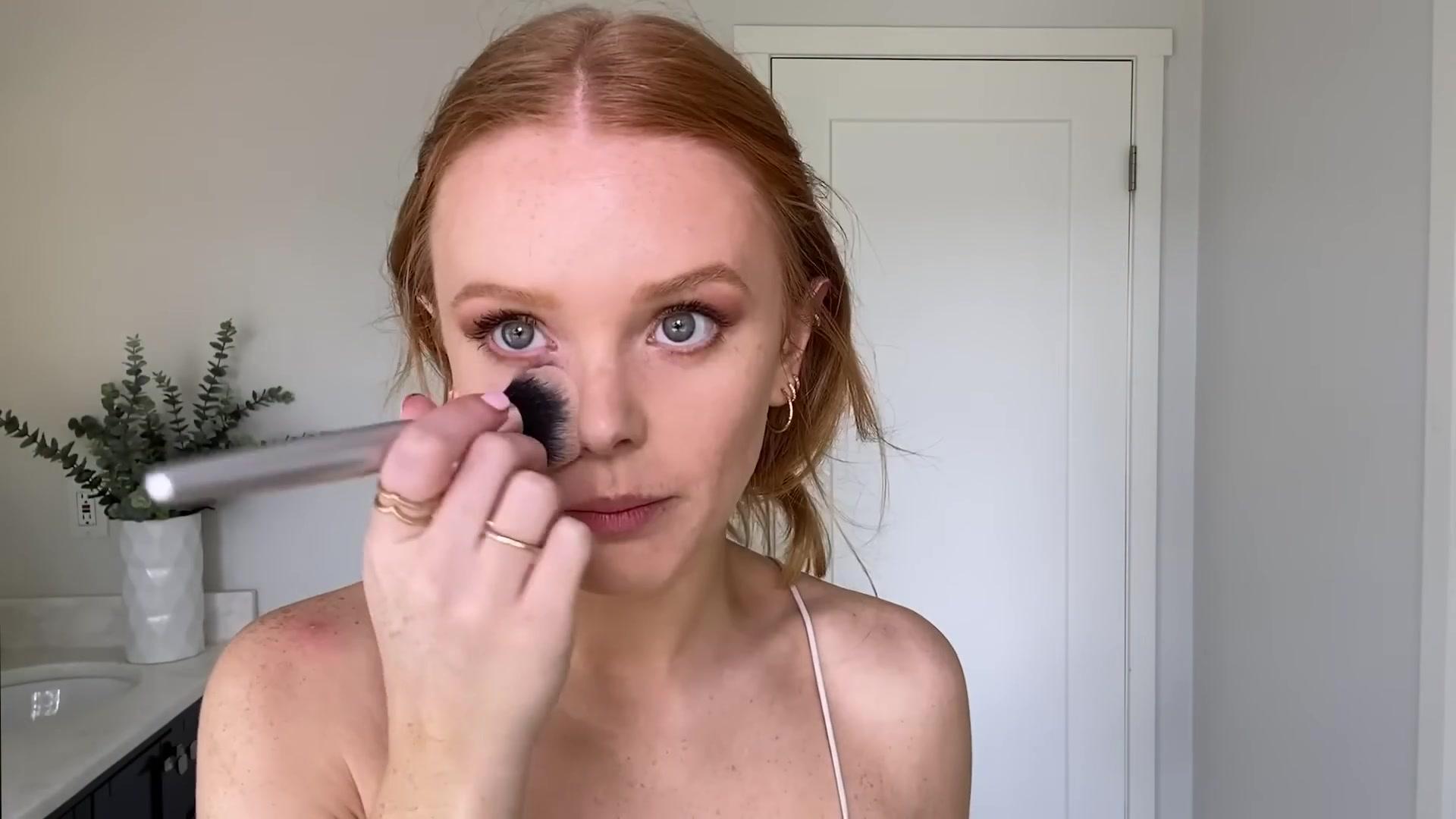 Abigail_EffortlessRedLipGuideRedHairedBeauty_Vogue21_1720.jpg