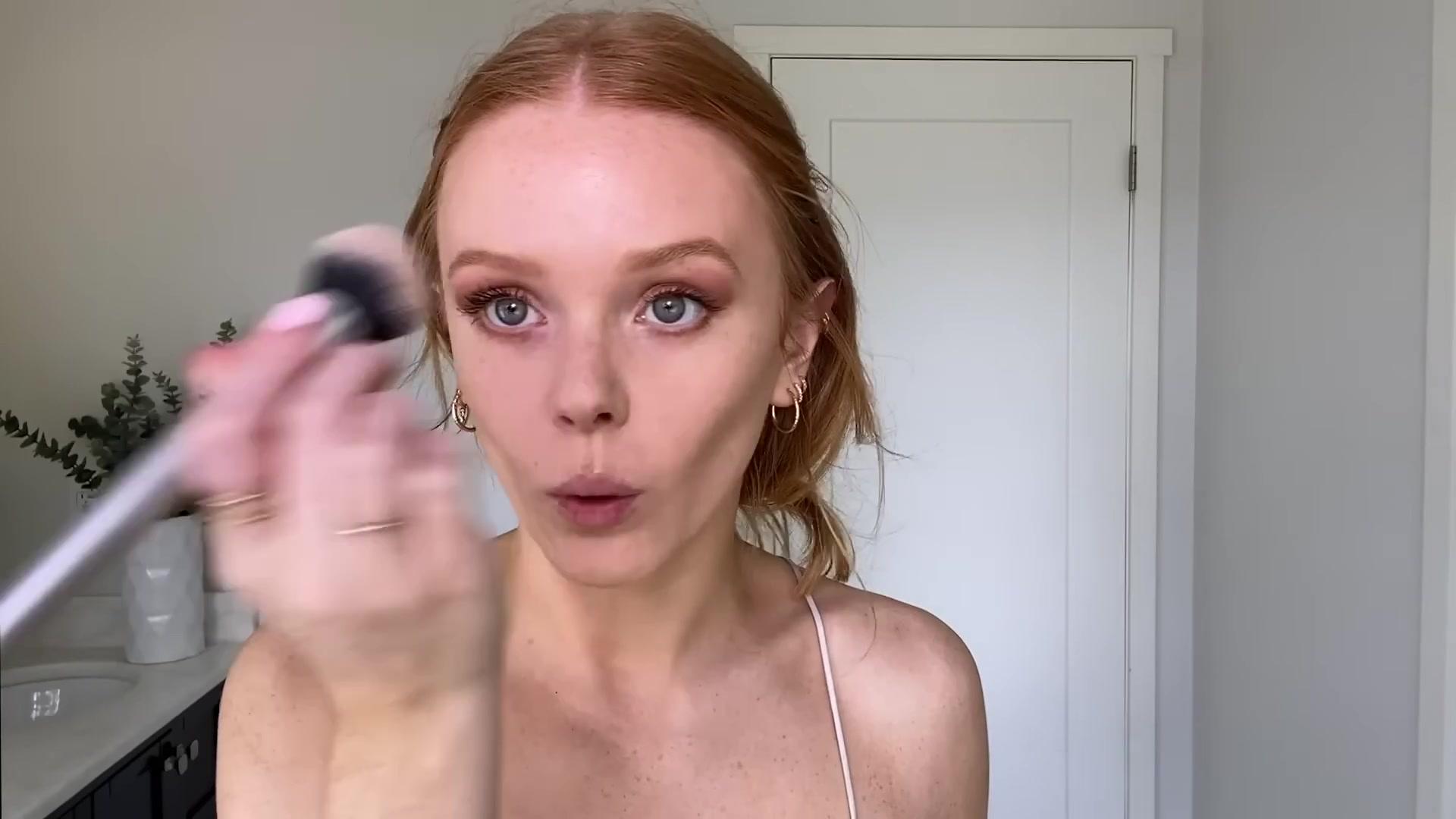 Abigail_EffortlessRedLipGuideRedHairedBeauty_Vogue21_1721.jpg