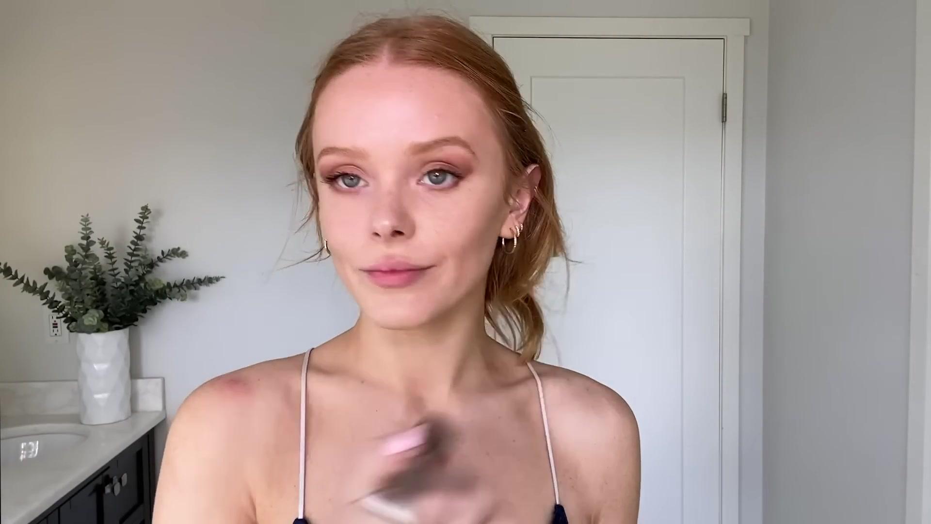 Abigail_EffortlessRedLipGuideRedHairedBeauty_Vogue21_1725.jpg