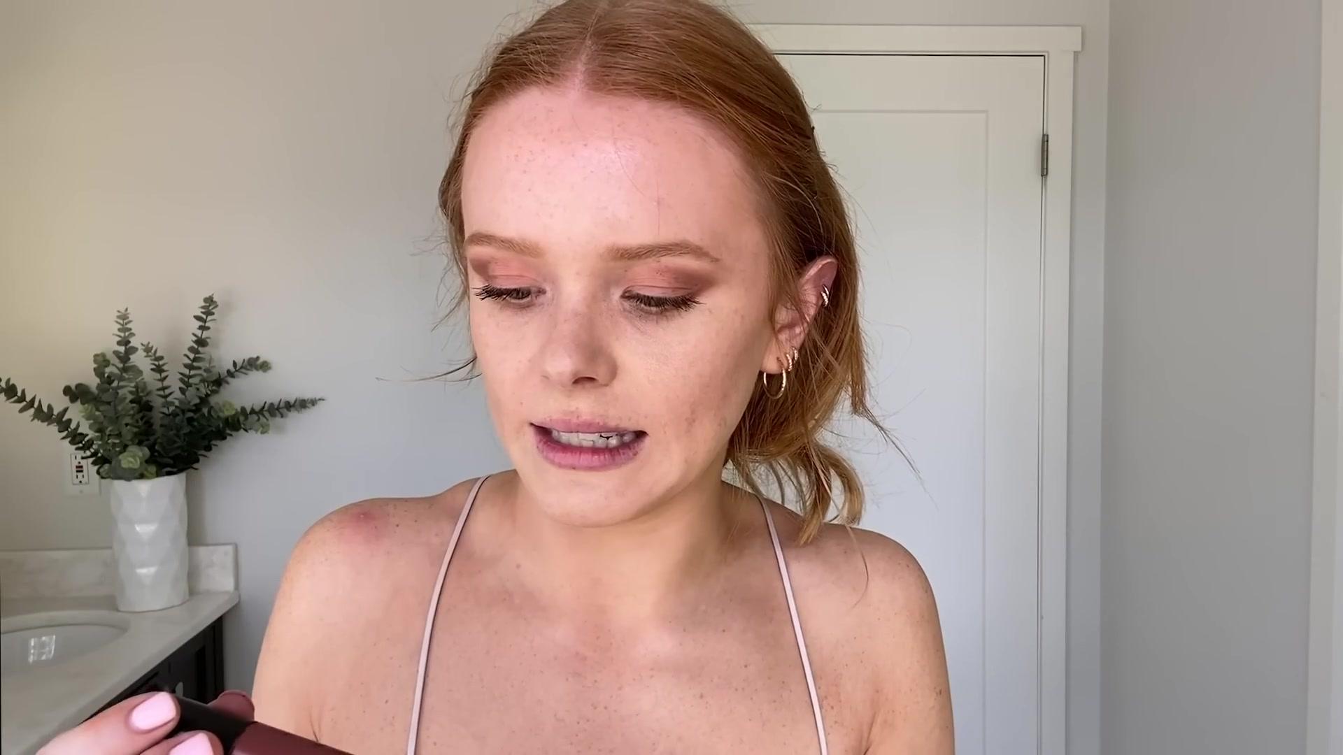 Abigail_EffortlessRedLipGuideRedHairedBeauty_Vogue21_1738.jpg