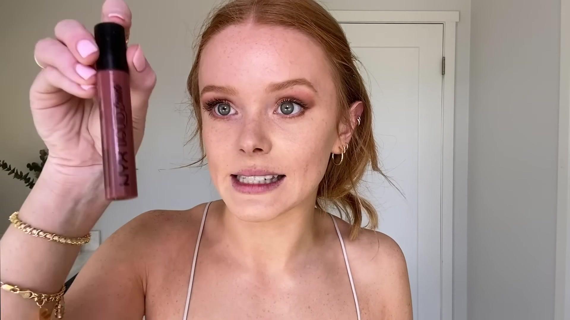 Abigail_EffortlessRedLipGuideRedHairedBeauty_Vogue21_1740.jpg