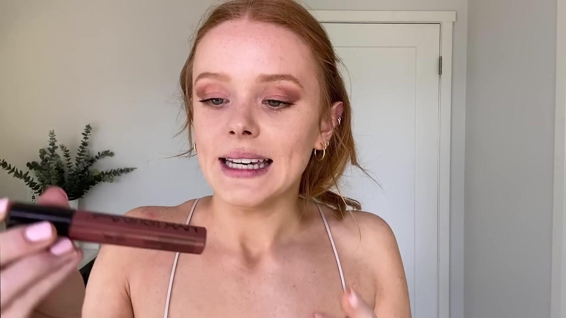 Abigail_EffortlessRedLipGuideRedHairedBeauty_Vogue21_1744.jpg