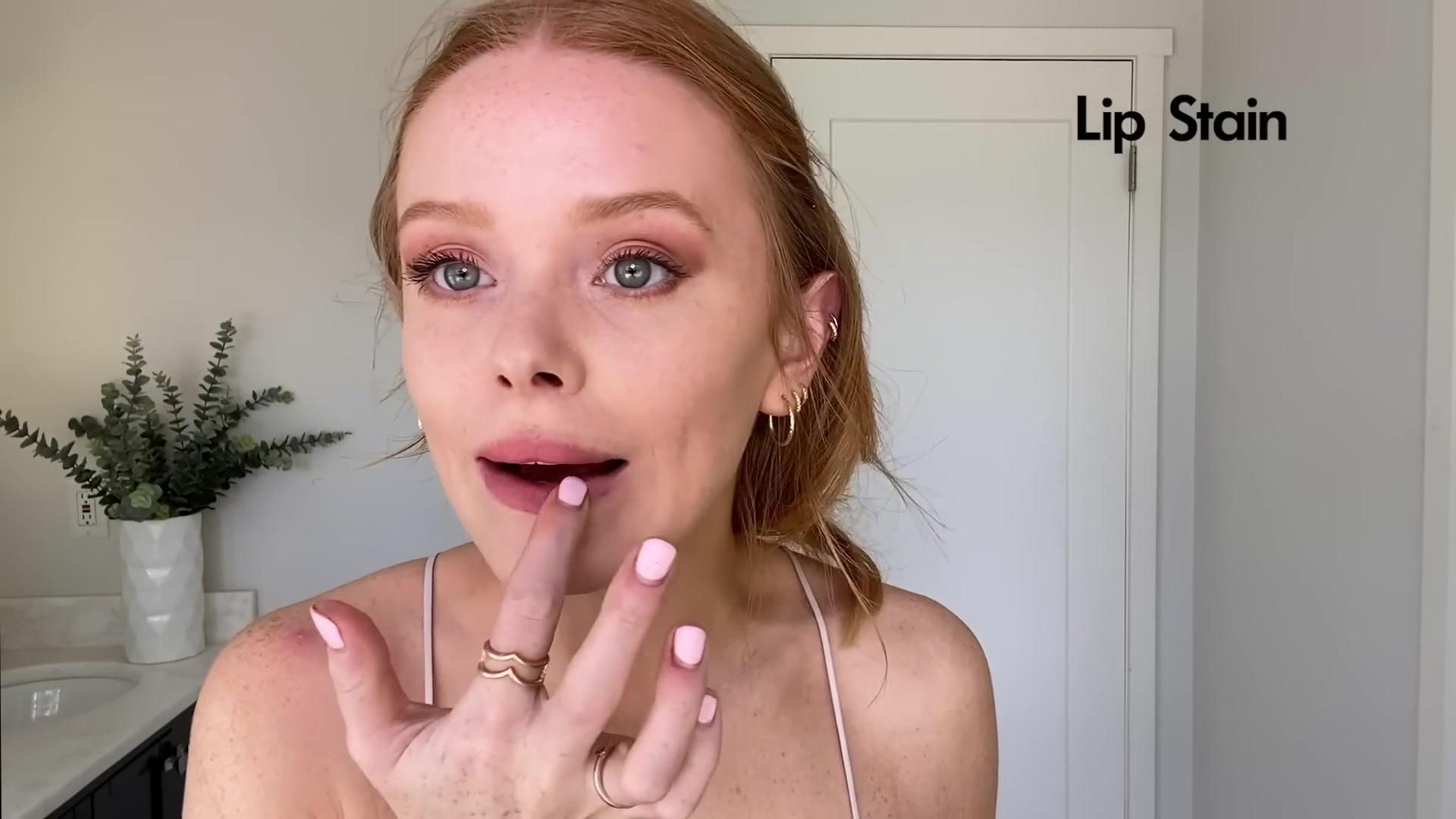 Abigail_EffortlessRedLipGuideRedHairedBeauty_Vogue21_1781.jpg