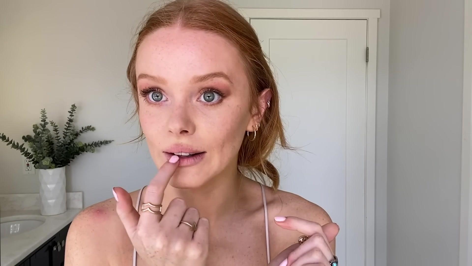 Abigail_EffortlessRedLipGuideRedHairedBeauty_Vogue21_1804.jpg