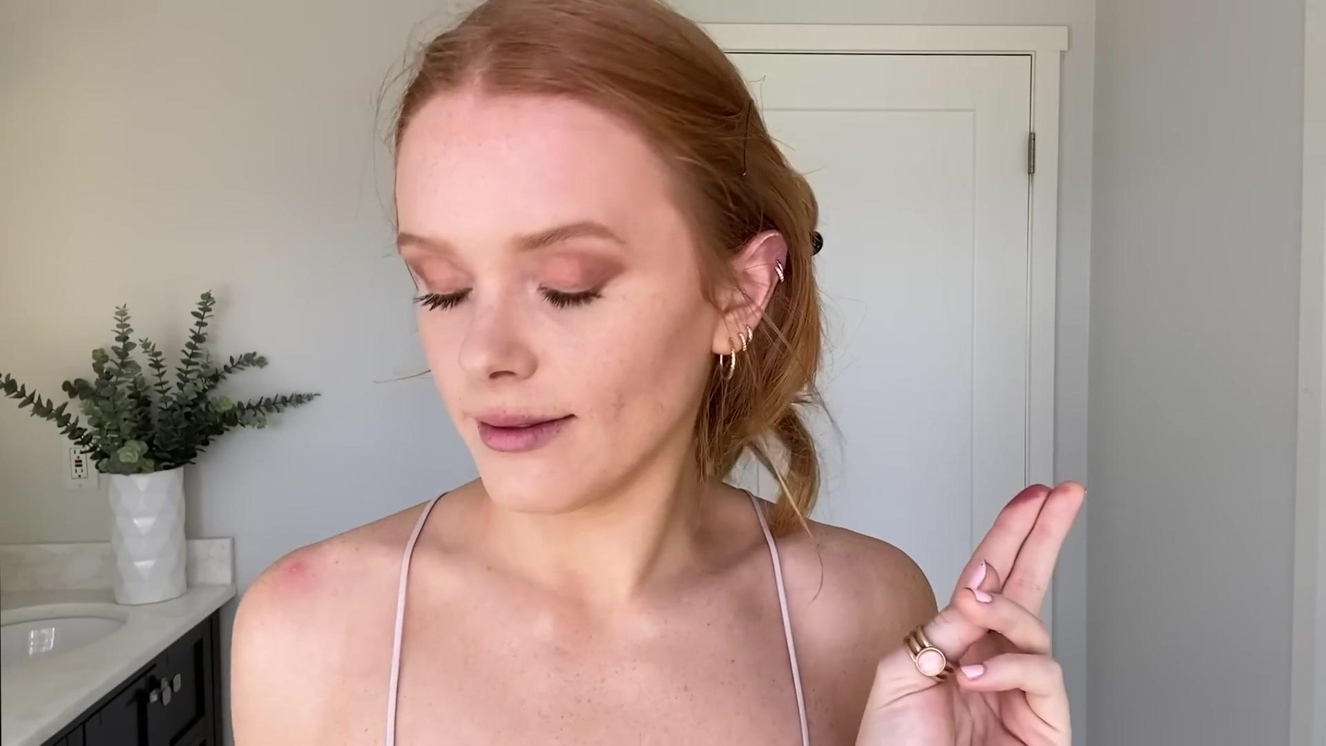 Abigail_EffortlessRedLipGuideRedHairedBeauty_Vogue21_1824.jpg