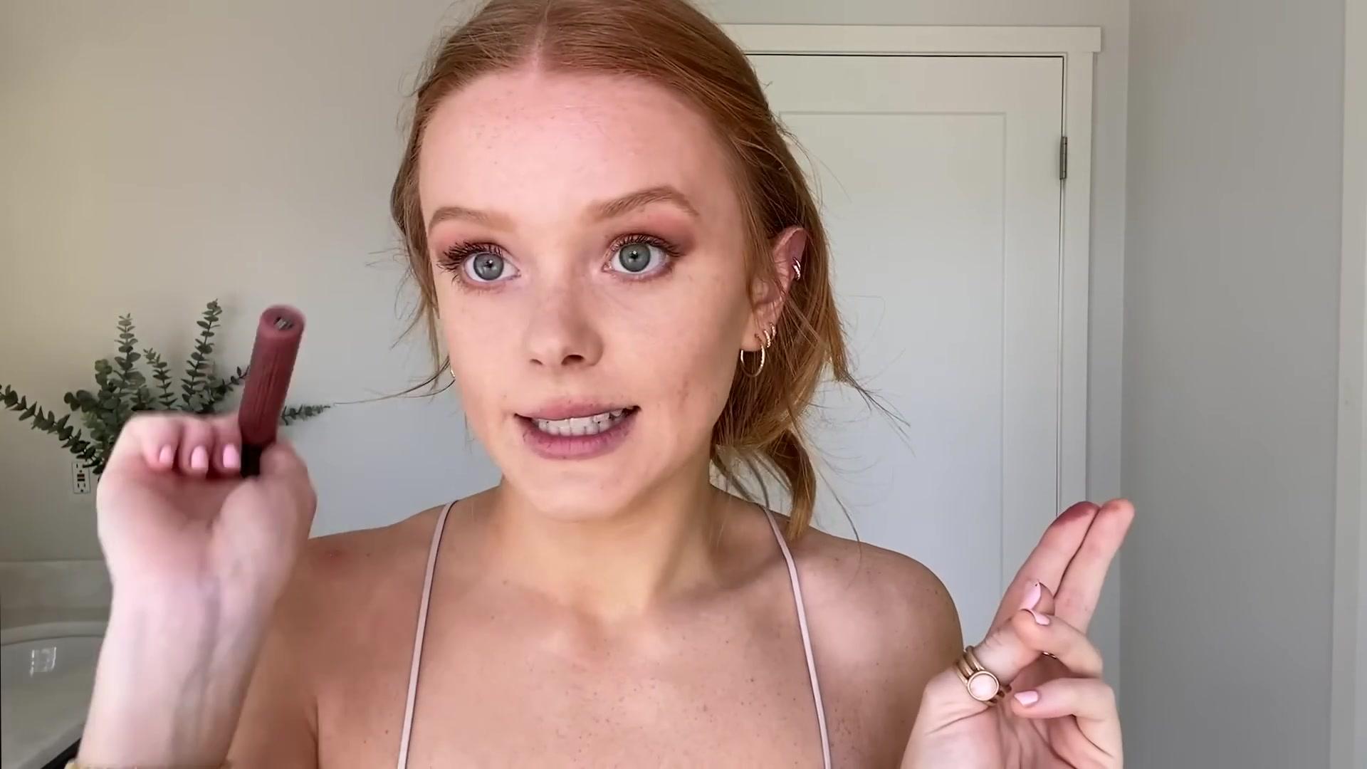Abigail_EffortlessRedLipGuideRedHairedBeauty_Vogue21_1825.jpg