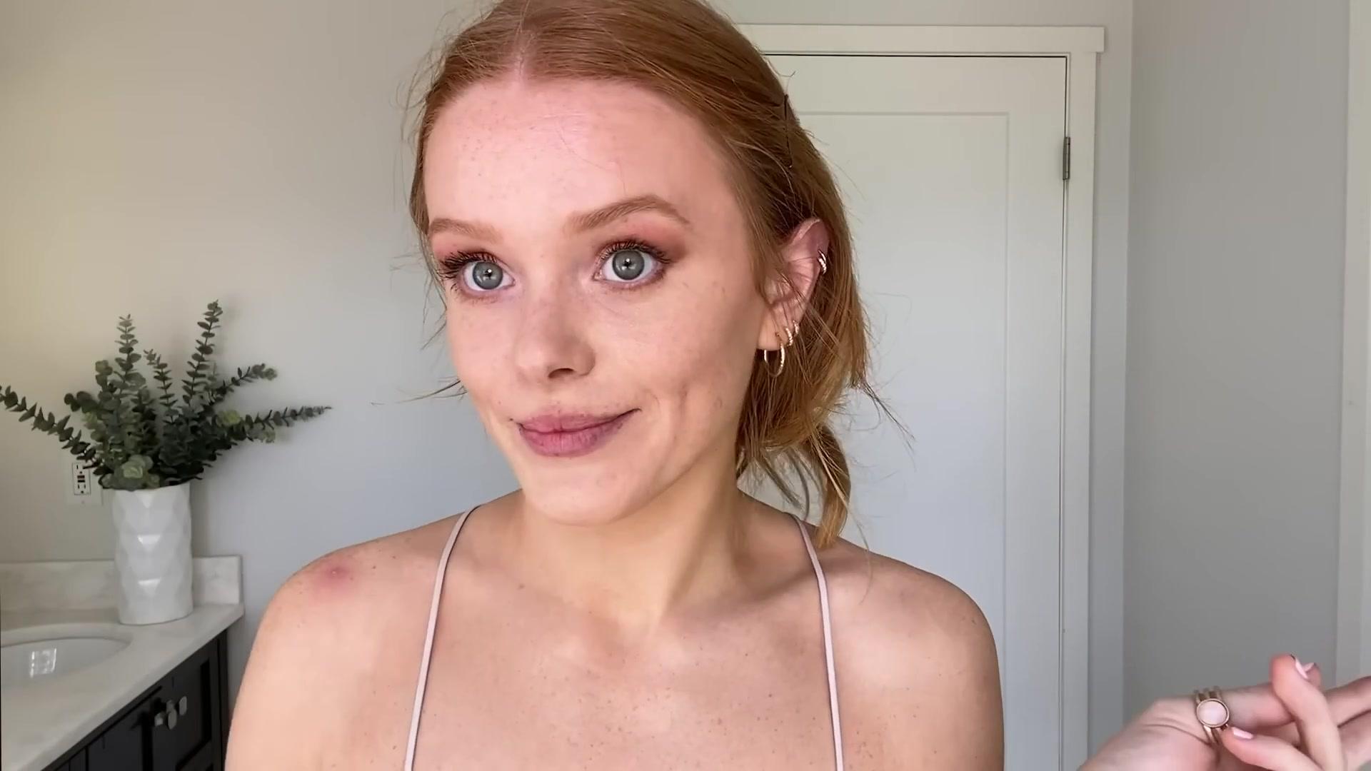 Abigail_EffortlessRedLipGuideRedHairedBeauty_Vogue21_1828.jpg