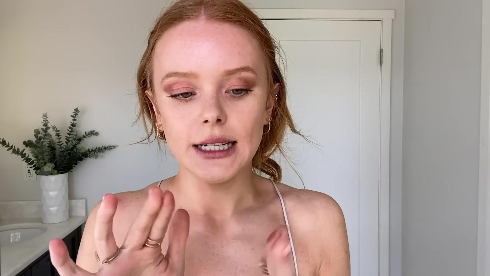 Abigail_EffortlessRedLipGuideRedHairedBeauty_Vogue21_1840.jpg