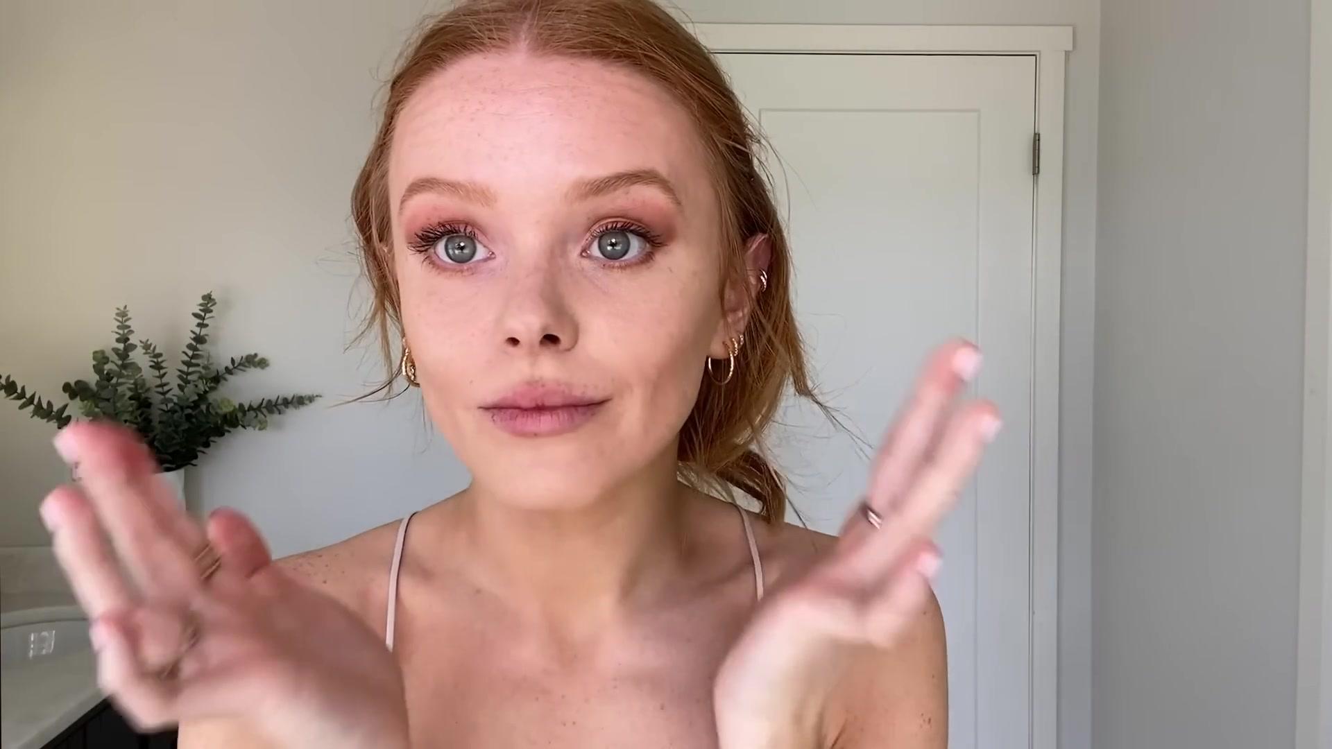 Abigail_EffortlessRedLipGuideRedHairedBeauty_Vogue21_1854.jpg