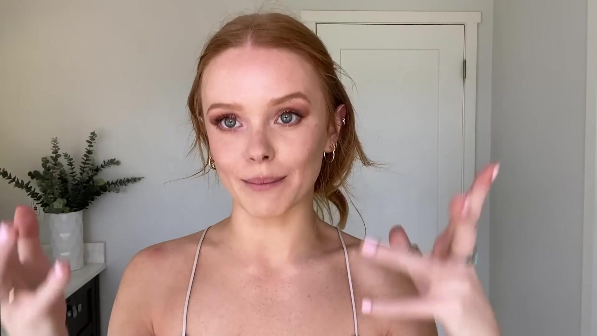 Abigail_EffortlessRedLipGuideRedHairedBeauty_Vogue21_1863.jpg