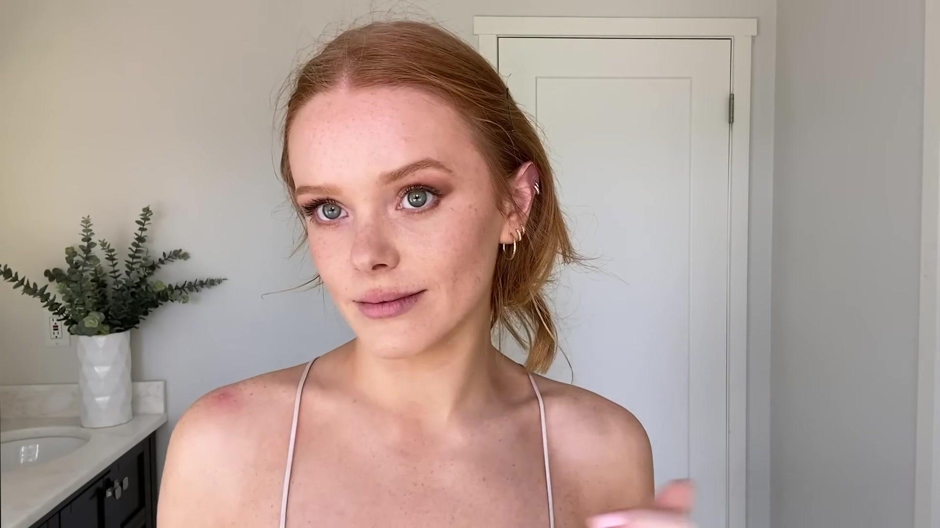 Abigail_EffortlessRedLipGuideRedHairedBeauty_Vogue21_1868.jpg
